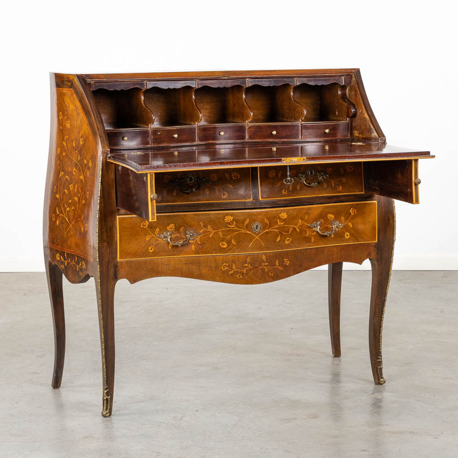 A secretaire, marquetry inlay mounted with bronze in Louis XV style. Circa 1970. (L:47 x W:101 x H:1 - Bild 4 aus 18