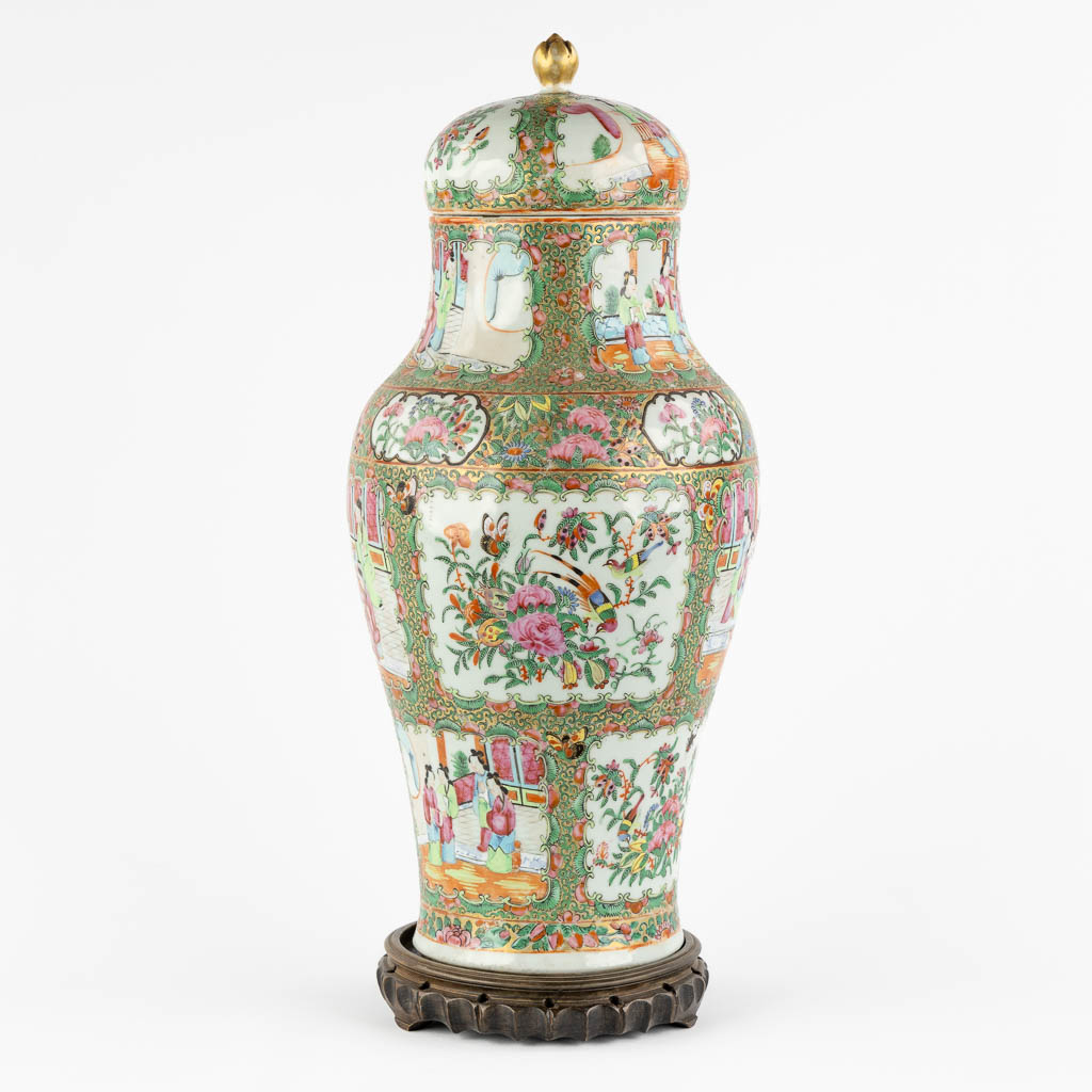 A Chinese Canton vase with a lid, interior scnes with figurines, fauna and flora. 19th/20th C. (H:4 - Image 4 of 19