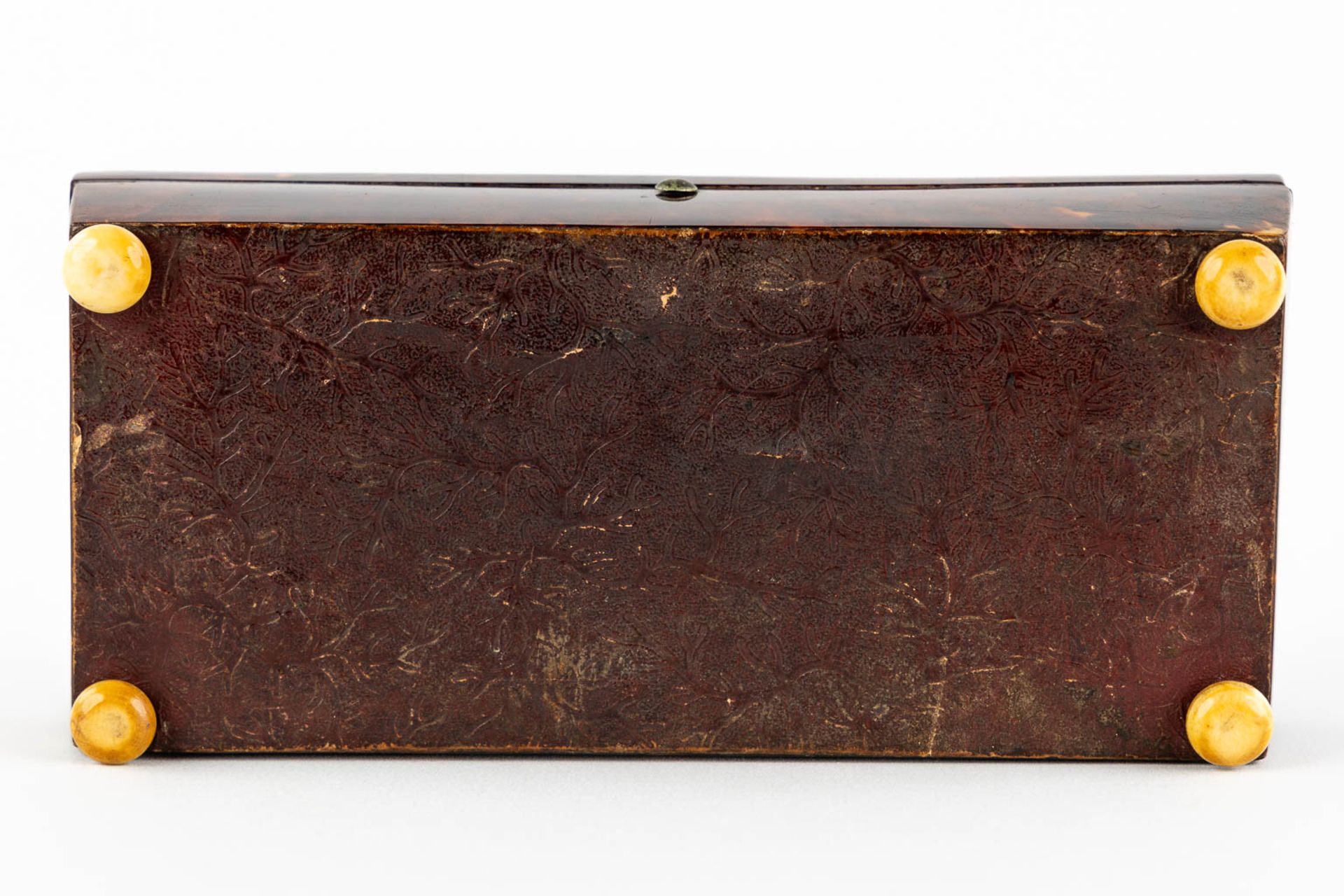 An antique trinklet box, tortoiseshell veneer. 19th C. (L:8 x W:18 x H:5 cm) - Bild 8 aus 10