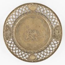 A bowl with ajoured rims and decorated with putti, Silver, Germany. 800/1000. 283g. (D:22 cm)