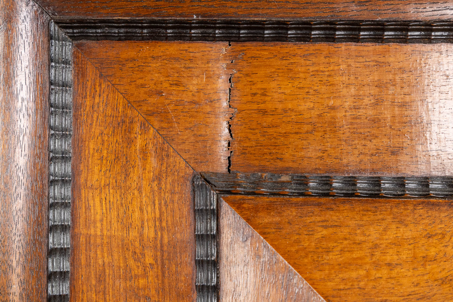 An antique 'Dutch pillow cabinet', ebonised wood, 19th C. (L:74 x W:182 x H:210 cm) - Image 17 of 20