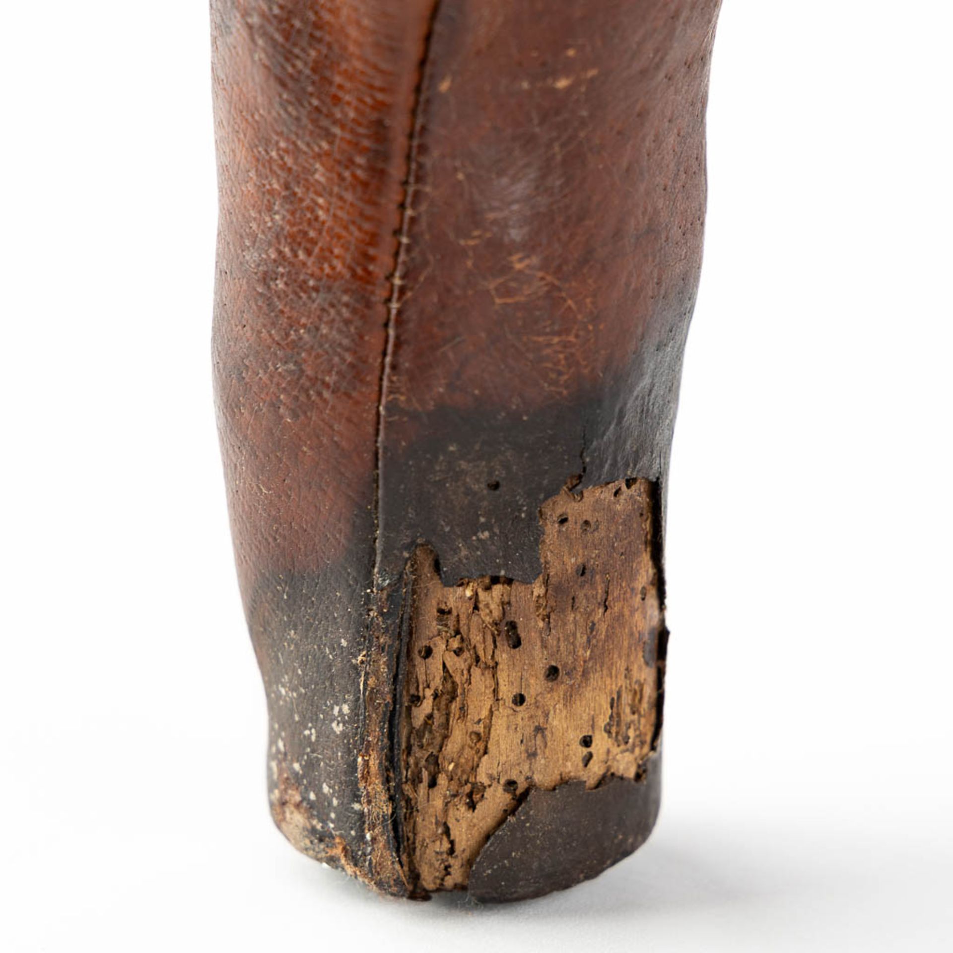 Dimitri OMERSA (1927-1975) 'Bull' a leather footstool. (L:33 x W:58 x H:46 cm) - Bild 18 aus 19