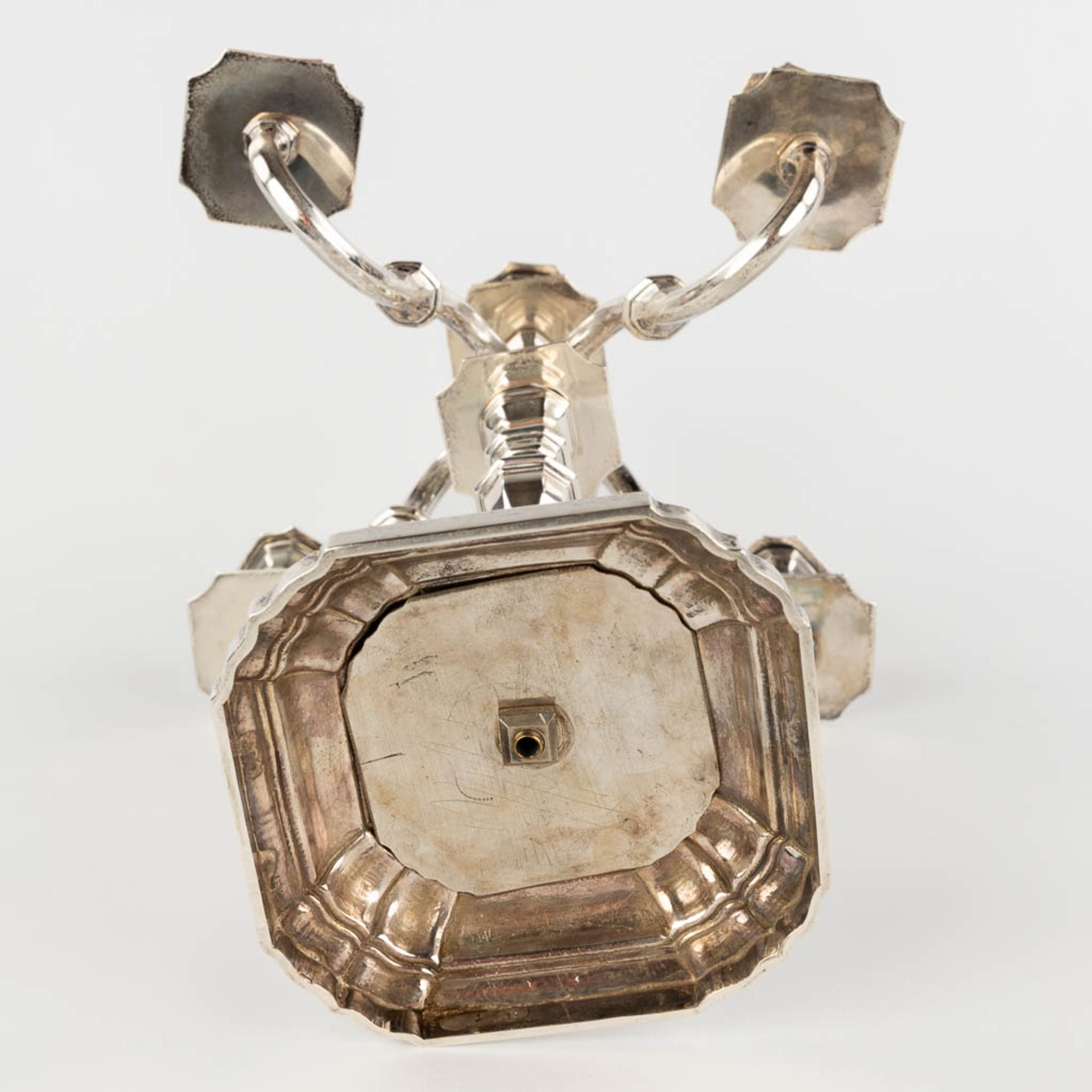 A silver 5 candle candelabra, 950M. Signed Lens Anvers. Belgium, 20th C. (L:23,5 x W:23,5 x H:33 cm) - Image 7 of 10