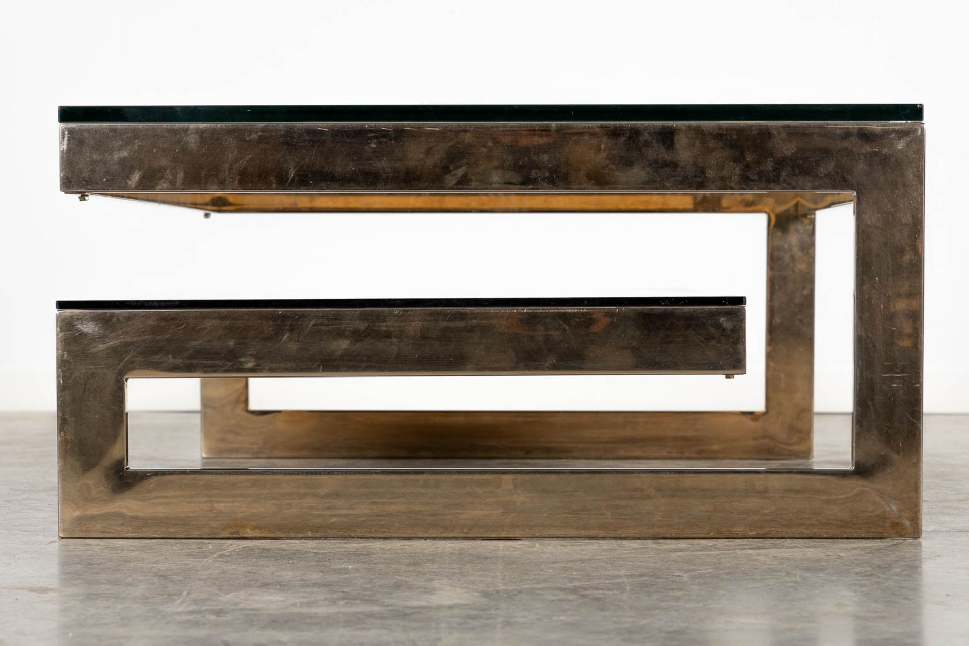 Belgo Chrome, a G-shape coffee table, gilt metal and glass. (L:120 x W:75 x H:38 cm) - Bild 6 aus 9