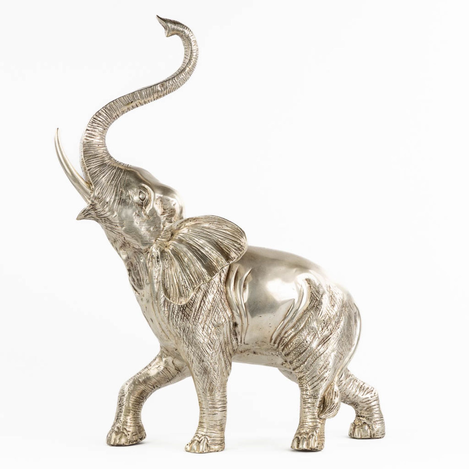 A large figurine of an elephant, silver-plated bronze. (L:28 x W:48 x H:64 cm) - Bild 5 aus 12