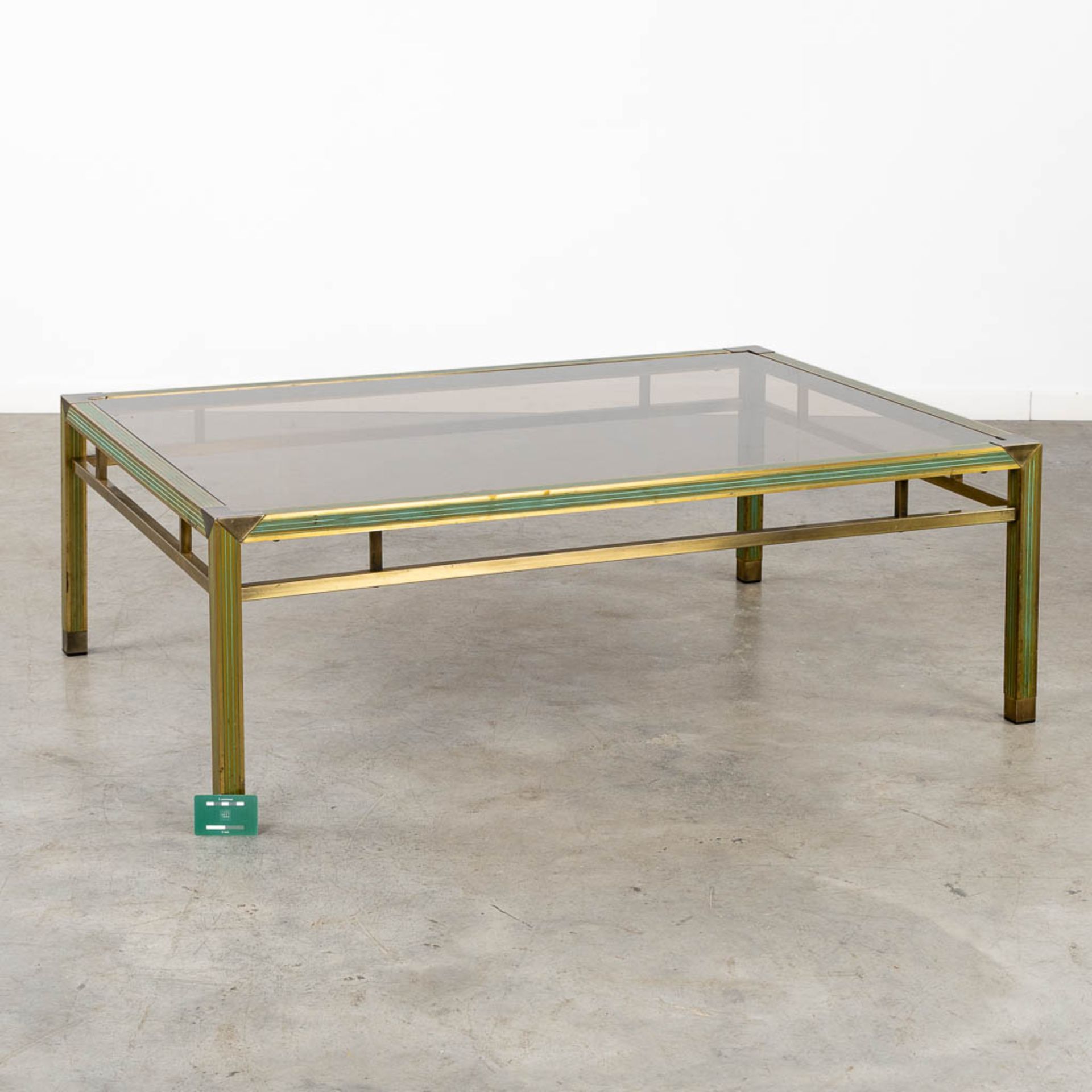 A mid-century coffee table, brass and glass in the style of Belgo Chrome. (L:88 x W:128 x H:43 cm) - Bild 2 aus 9
