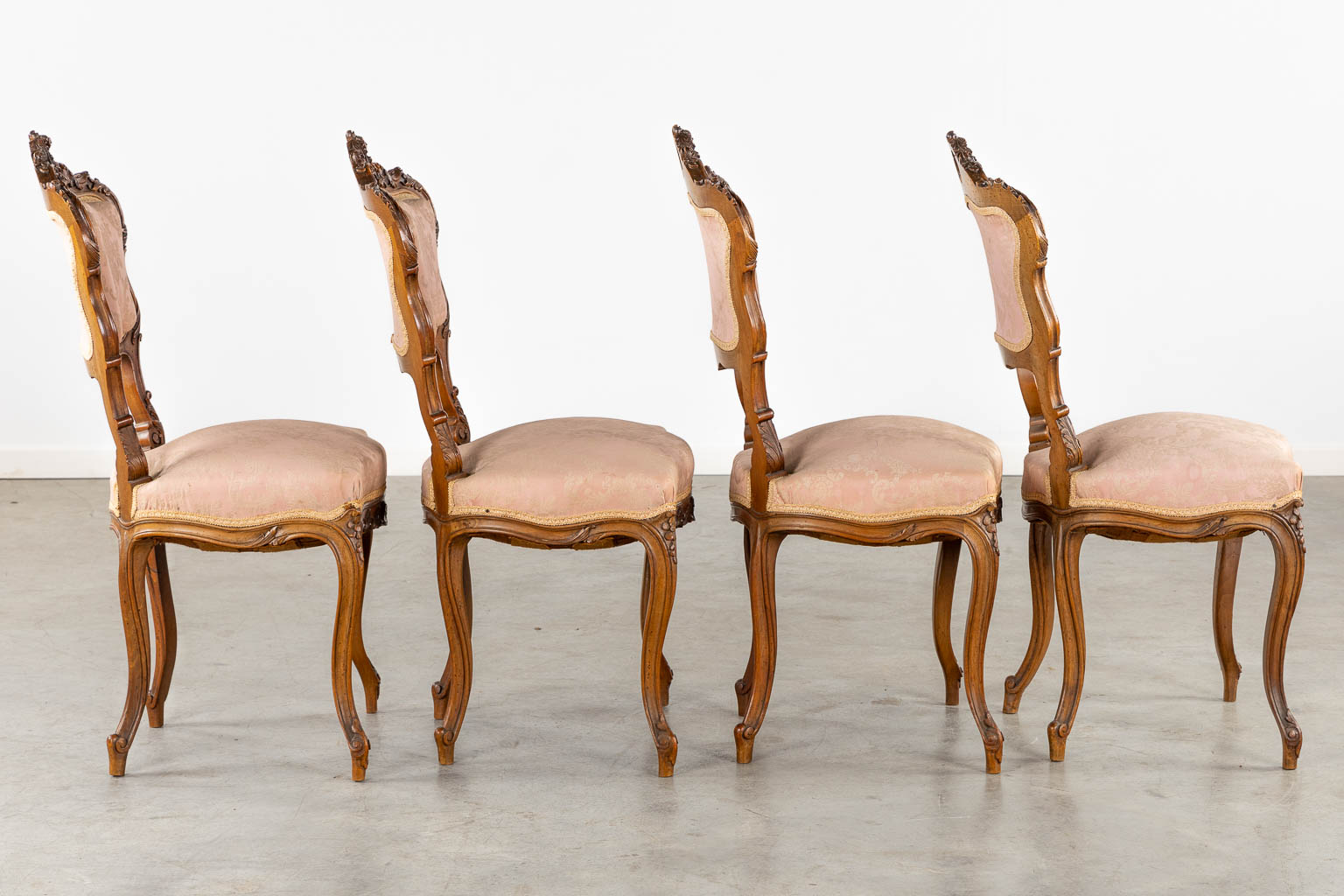 An 8-piece salon suite, sculptured wood in Louis XV style. Circa 1900. (L:67 x W:135 x H:103 cm) - Image 15 of 33