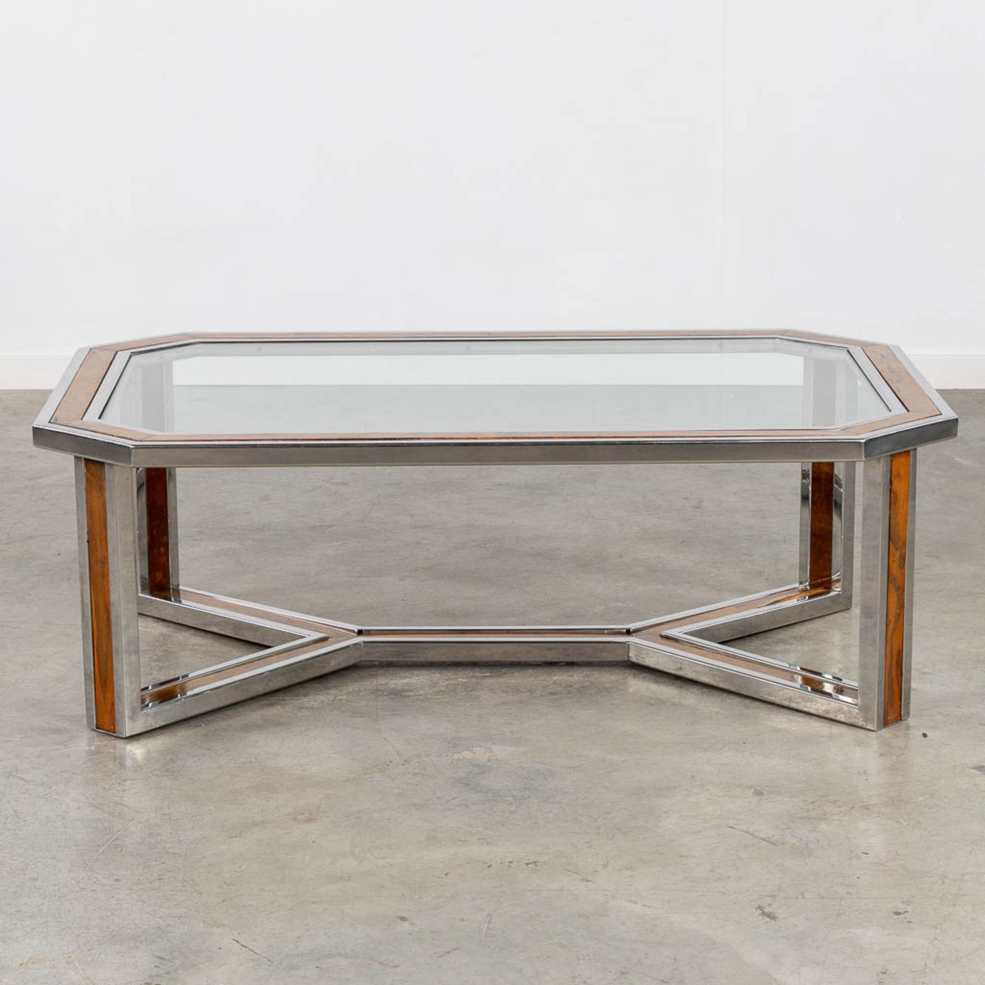 A coffee table, chrome with a faux wood inlay and a glass top. (L:80 x W:120 x H:40 cm) - Image 5 of 10