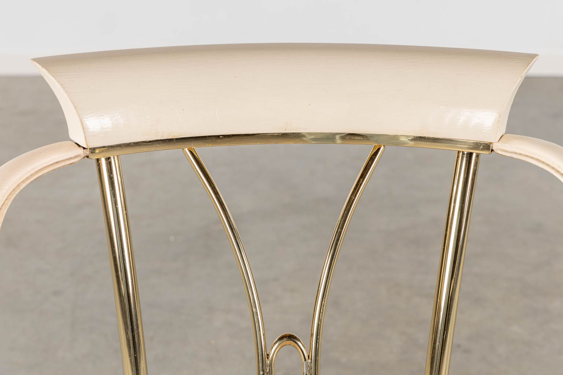 Manuel VIDAL GRAU (XX) 'Oval table and 6 chairs' resin, gilt metal and leather. (L:115 x W:200 x H:7 - Bild 16 aus 21