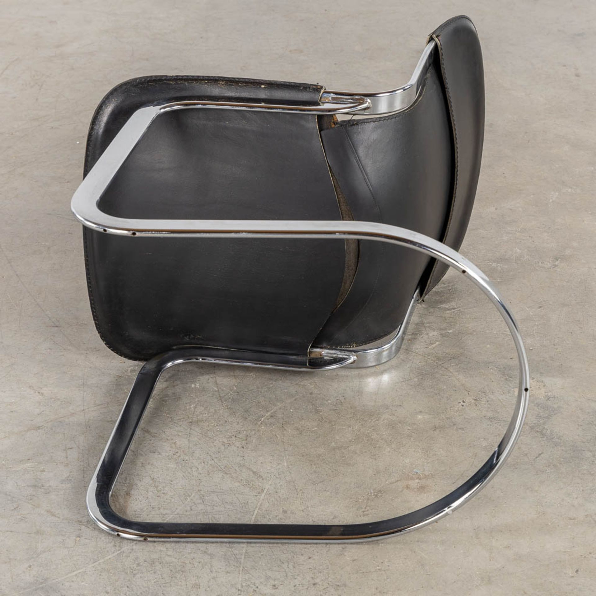 Willy RIZZO (1928-2013) 'Six Chairs' chromed metal and leather. (L:60 x W:45 x H:79 cm) - Bild 9 aus 12