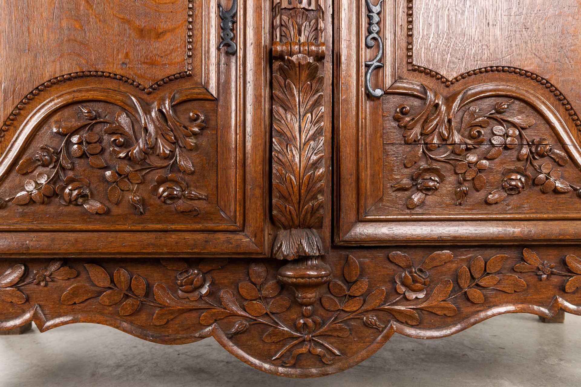 A richly sculptured and antique Normandy high cabinet, Armoire. France, 18th C. (L:68 x W:175 x H:23 - Bild 5 aus 21
