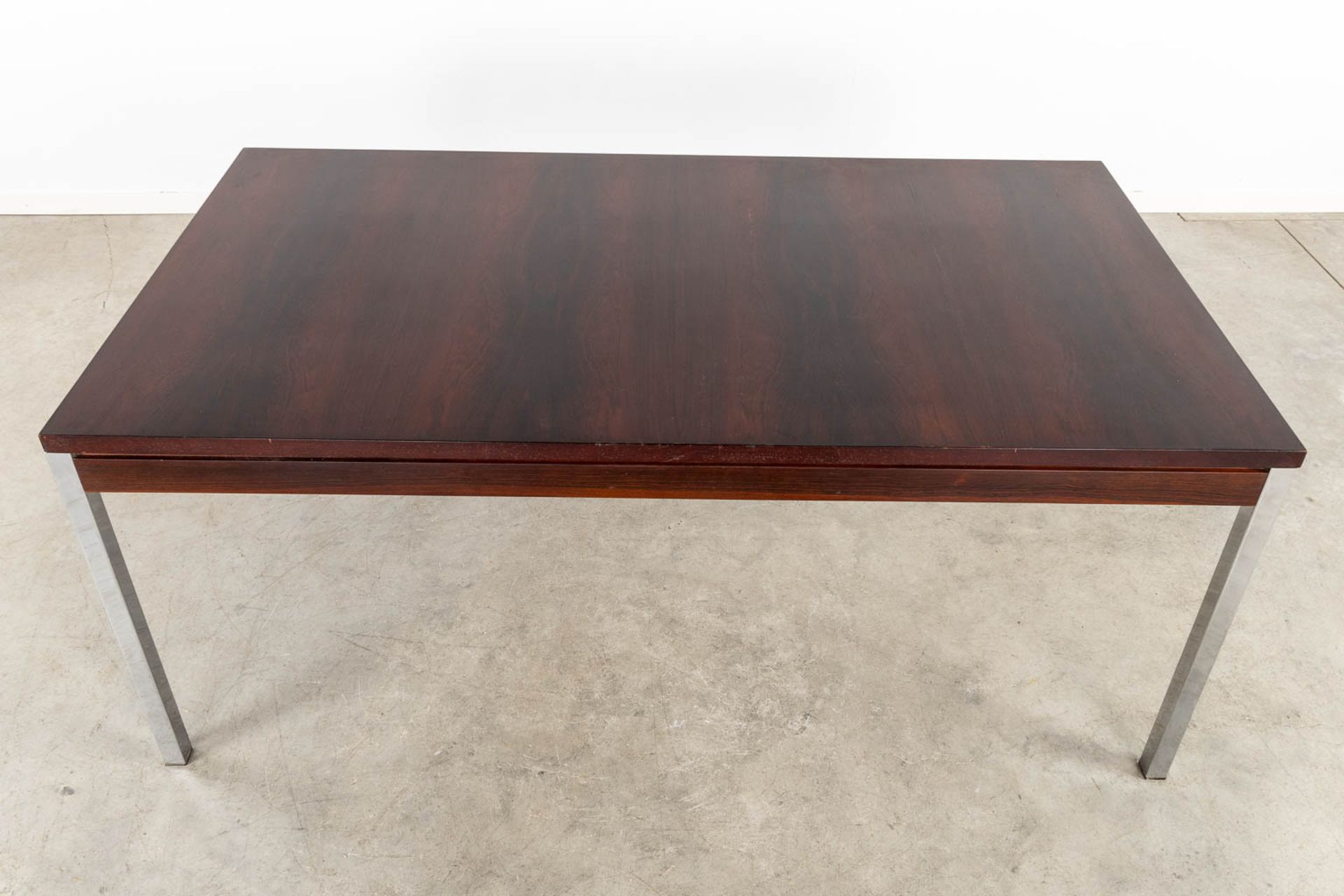 V-Form, A mid-century table. (L:90 x W:168 x H:73 cm) - Bild 8 aus 11