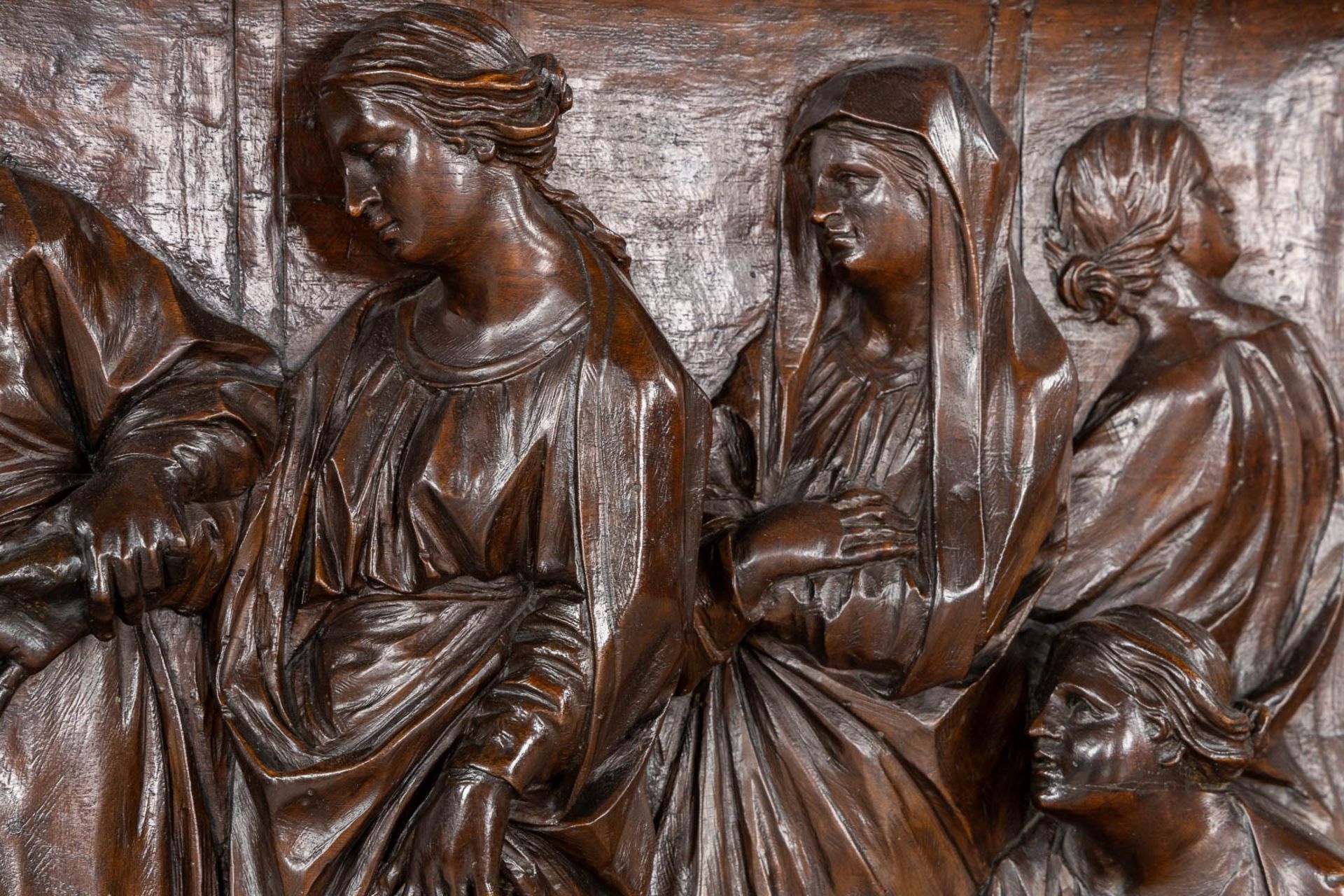 An antique walnut sculptured scne, 'The Presentation of Our Lady in the temple'. 18th C. (W:114 x H - Image 6 of 8