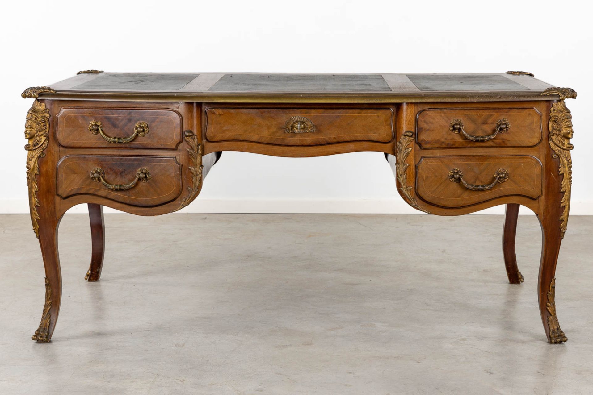 A richly decorated desk, wood mounted with bronze and standing on claw feet. Circa 1920. (L:100 x W: - Bild 4 aus 14