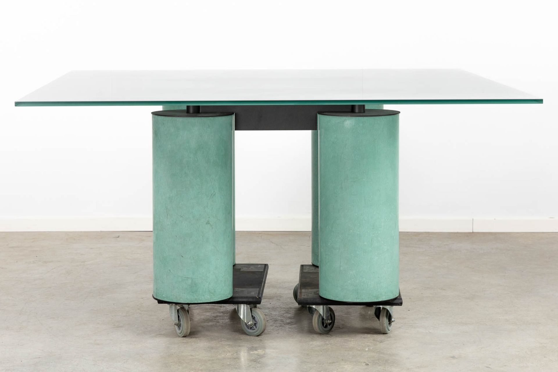 Lella & Massimo VIGNELLI (XX-XXI) 'Dining room table' Glass and metal. (L:160 x W:160 x H:72 cm) - Bild 4 aus 12