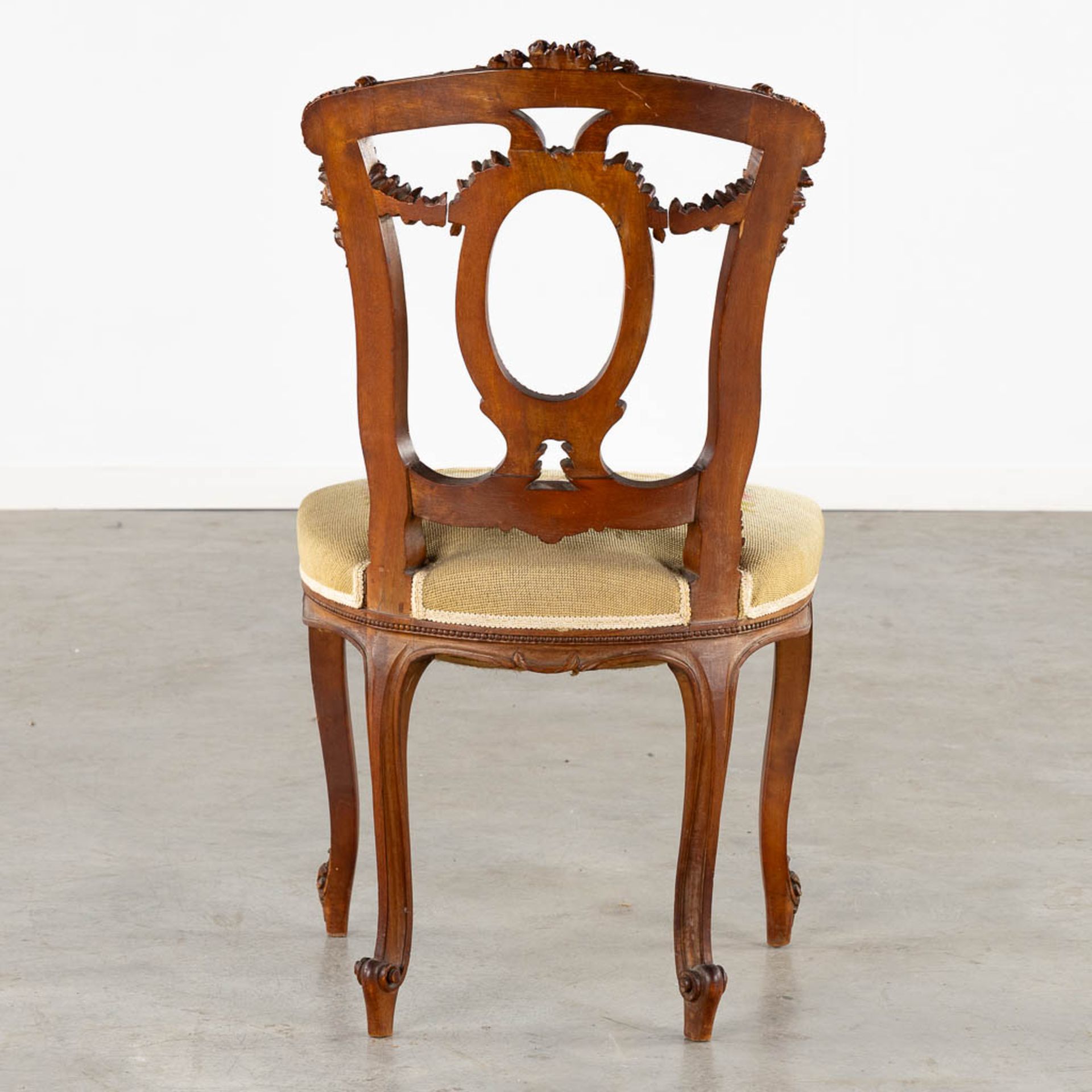 An exceptional set of 10 chairs, finely sculptured wood and embroideries in Louis XVI style. (L:51 x - Bild 14 aus 19