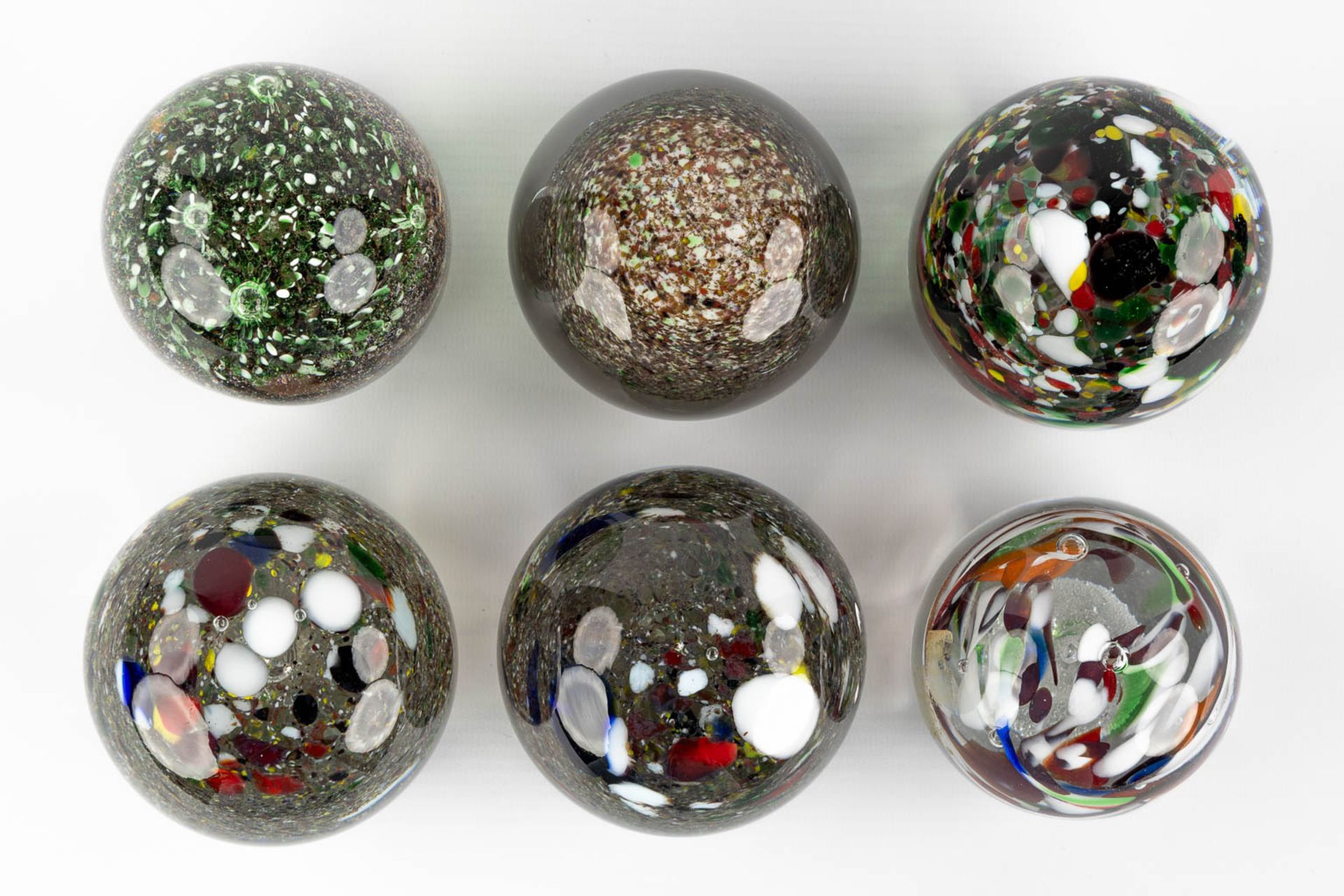 15 paperweights or Presse Papiers, probably made in Murano Italy. (H:8 x D:8 cm) - Bild 9 aus 15
