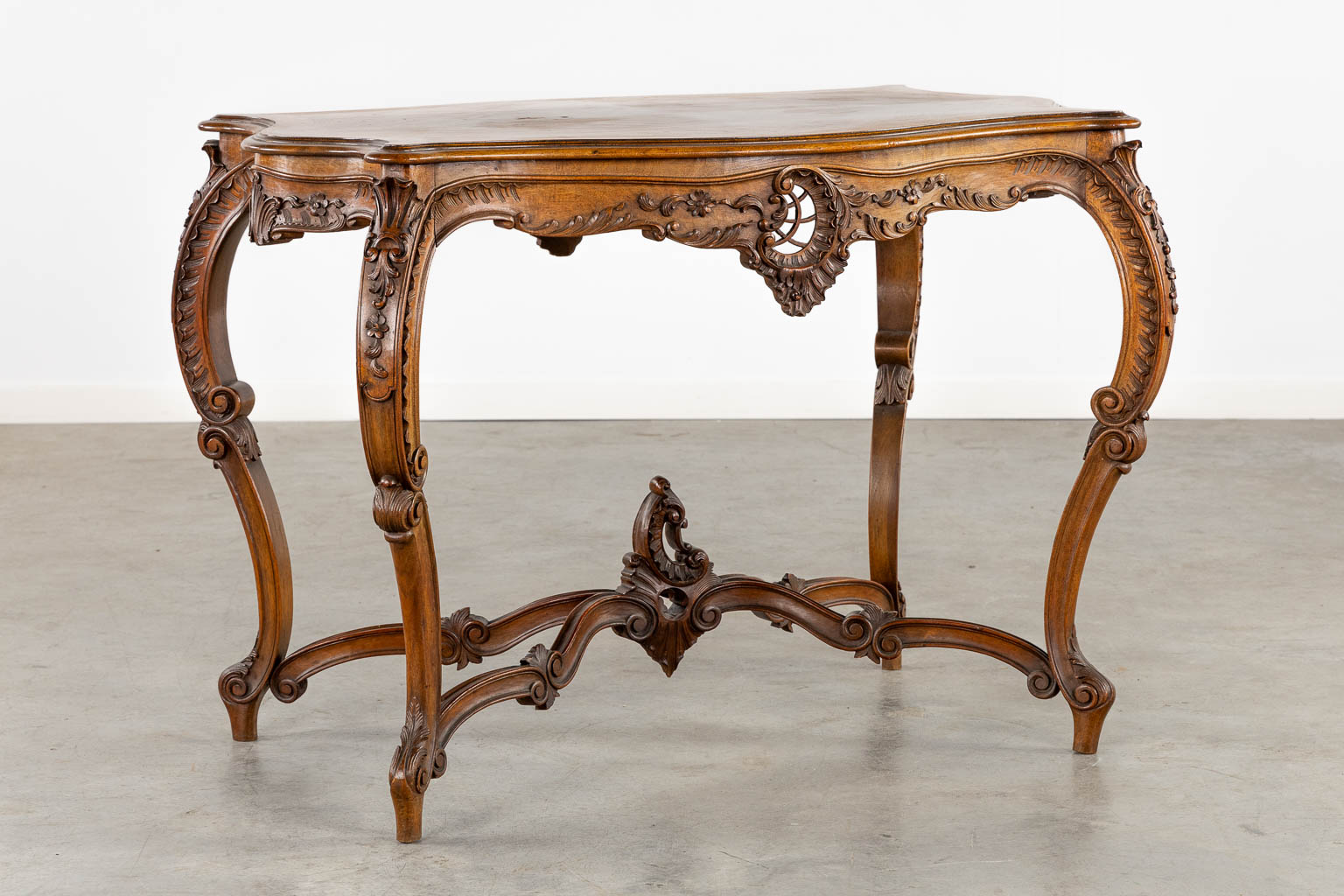 An 8-piece salon suite, sculptured wood in Louis XV style. Circa 1900. (L:67 x W:135 x H:103 cm) - Image 25 of 33