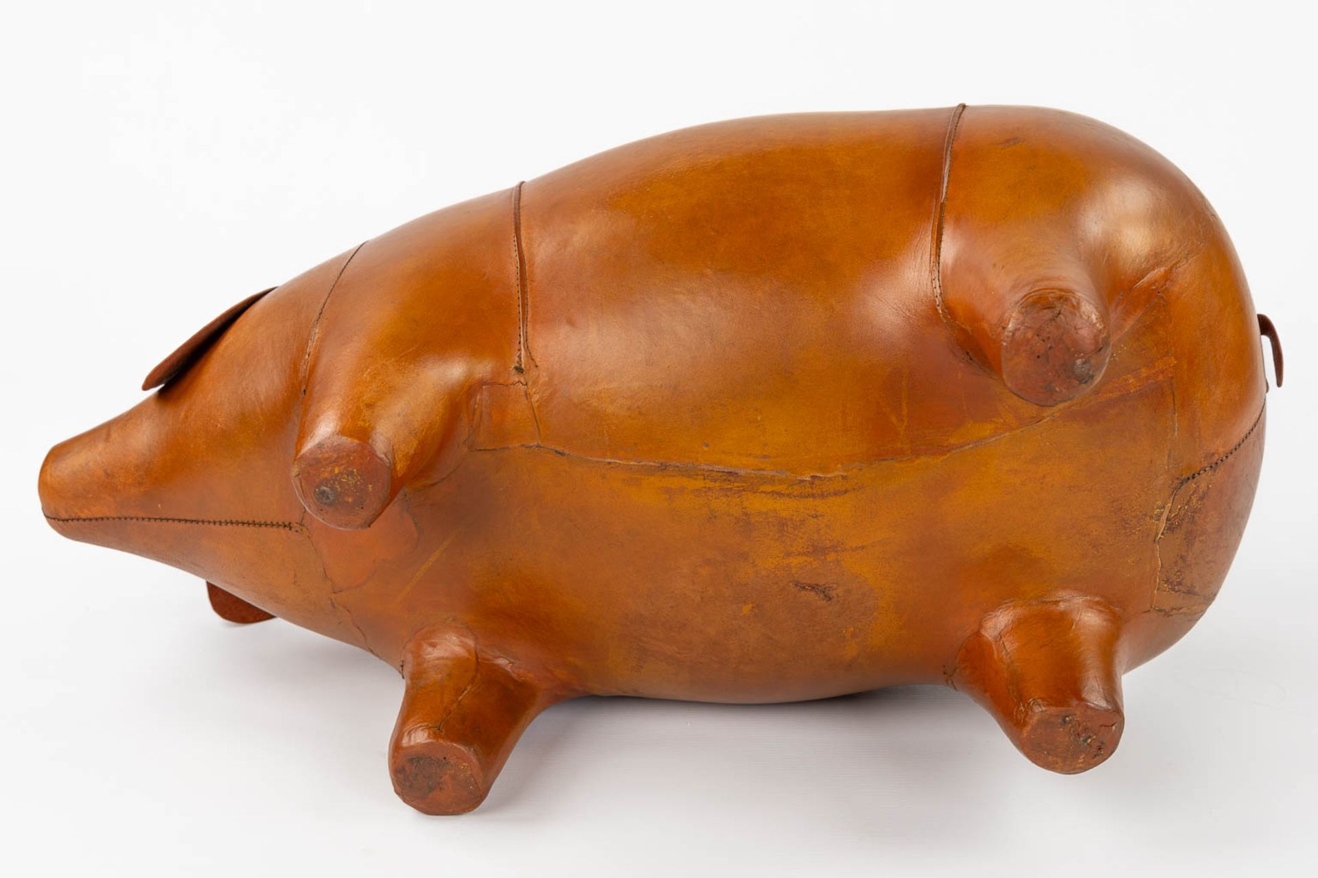 Two footstools, leather, Pig and Dog, in the style of Dimitri Omersa. (L:25 x W:70 x H:46 cm) - Bild 16 aus 20