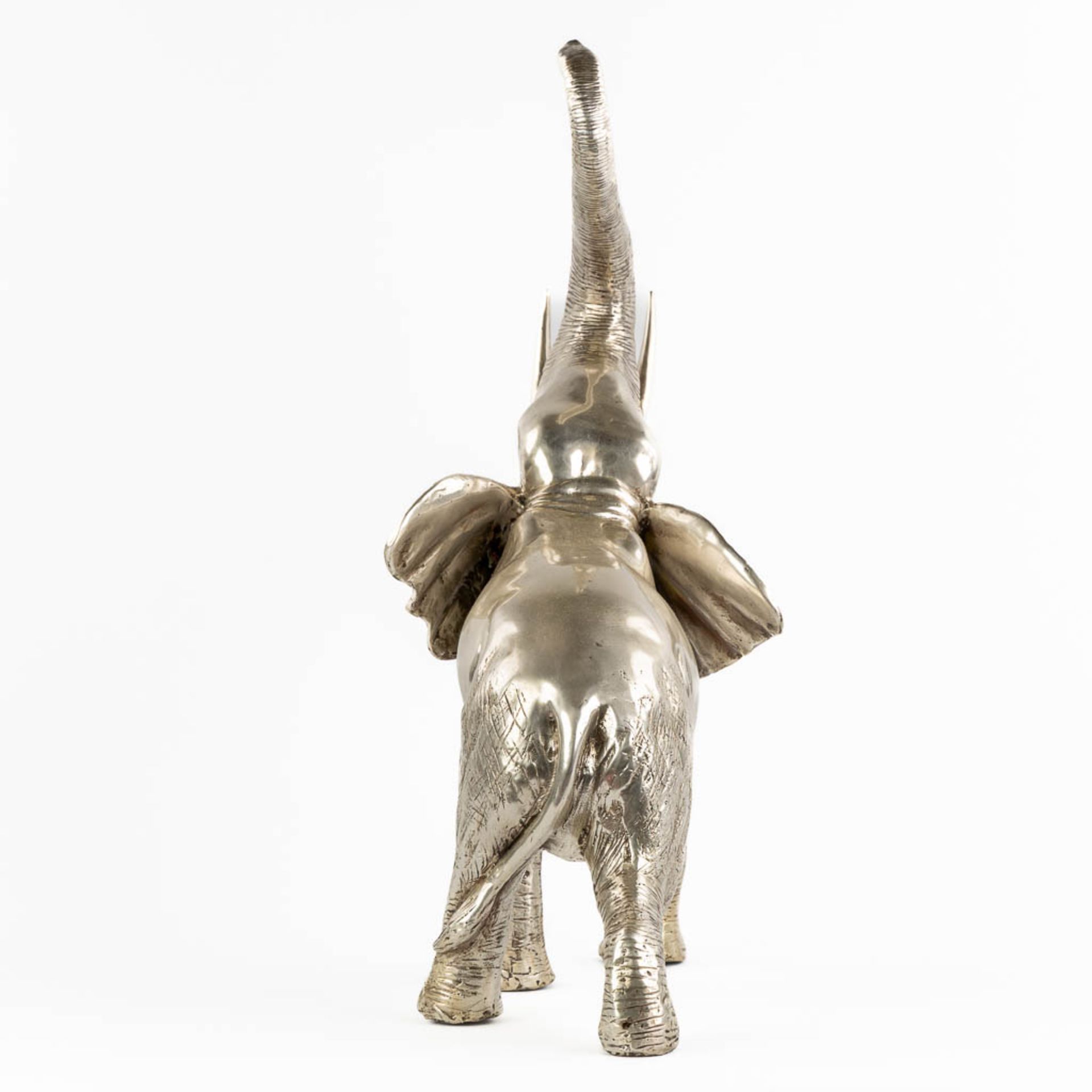 A large figurine of an elephant, silver-plated bronze. (L:28 x W:48 x H:64 cm) - Bild 4 aus 12