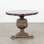 Maison Franck, a round coffee table with tortoise shell and a glass top. (H:59 x D:70 cm)
