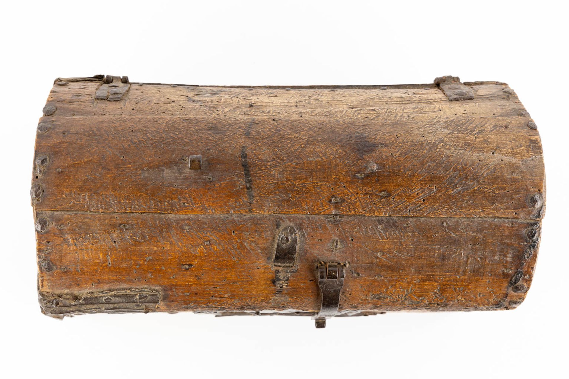 An antique money box or storage chest, wood and wrought iron, 16th/17th C. (L:20 x W:36 x H:22 cm) - Bild 7 aus 14