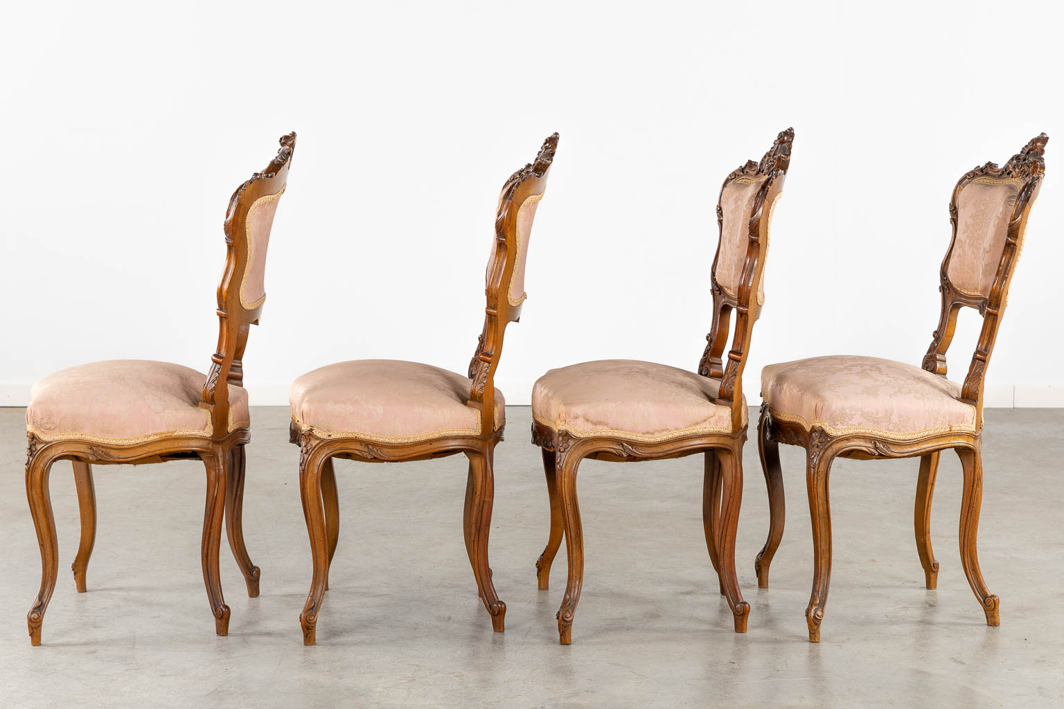 An 8-piece salon suite, sculptured wood in Louis XV style. Circa 1900. (L:67 x W:135 x H:103 cm) - Image 13 of 33