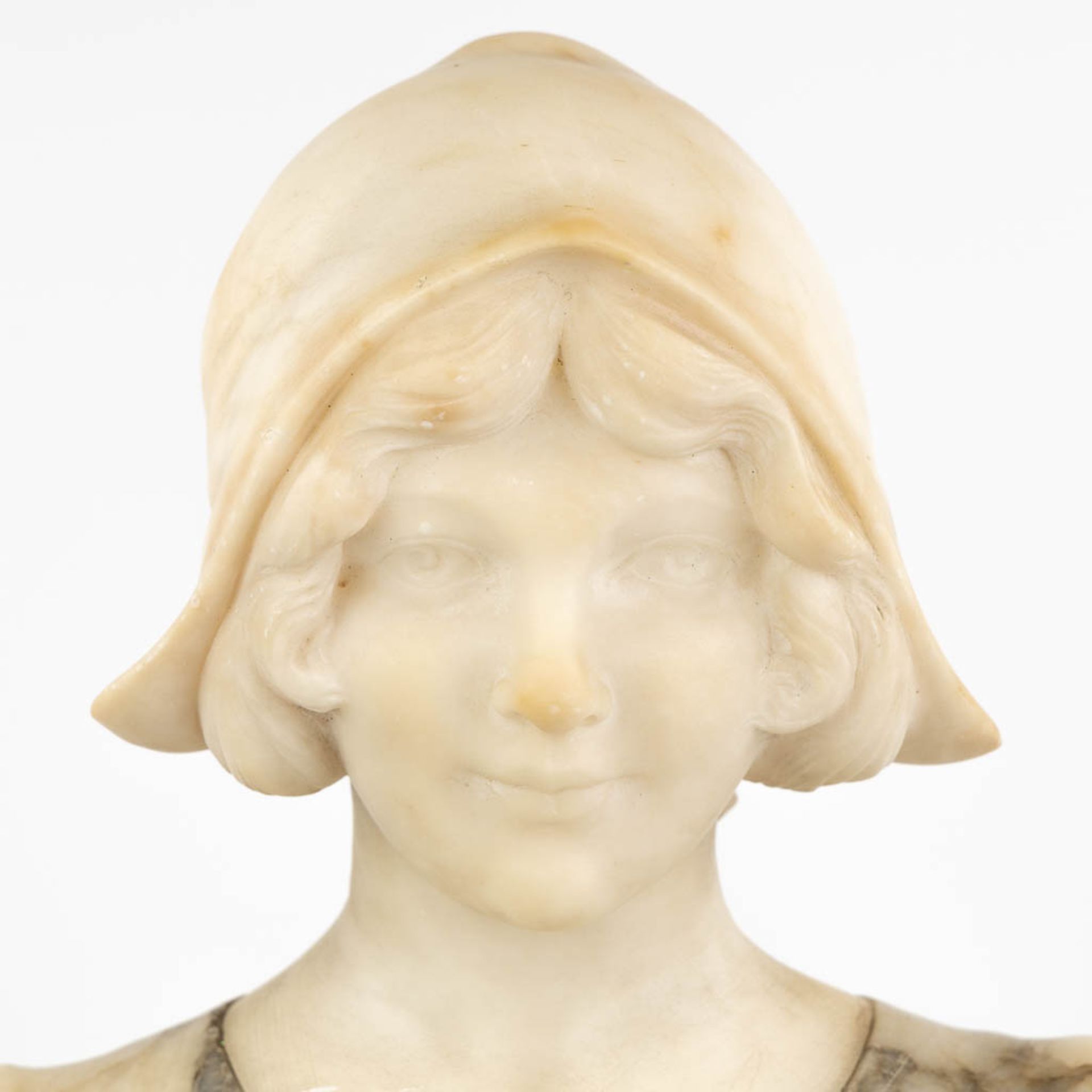 Guglielmo PUGI (c.1850-1915) 'Buste of a lady' sculptured alabaster. (L:18 x W:32 x H:32 cm) - Bild 8 aus 11
