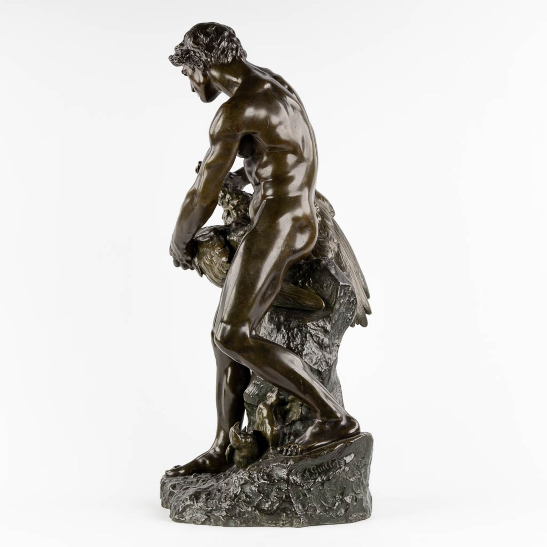 Anatole GUILLOT (1865-1911) 'Hunter with an eagle' patinated spelter. (L:38 x W:29 x H:78 cm) - Bild 5 aus 11