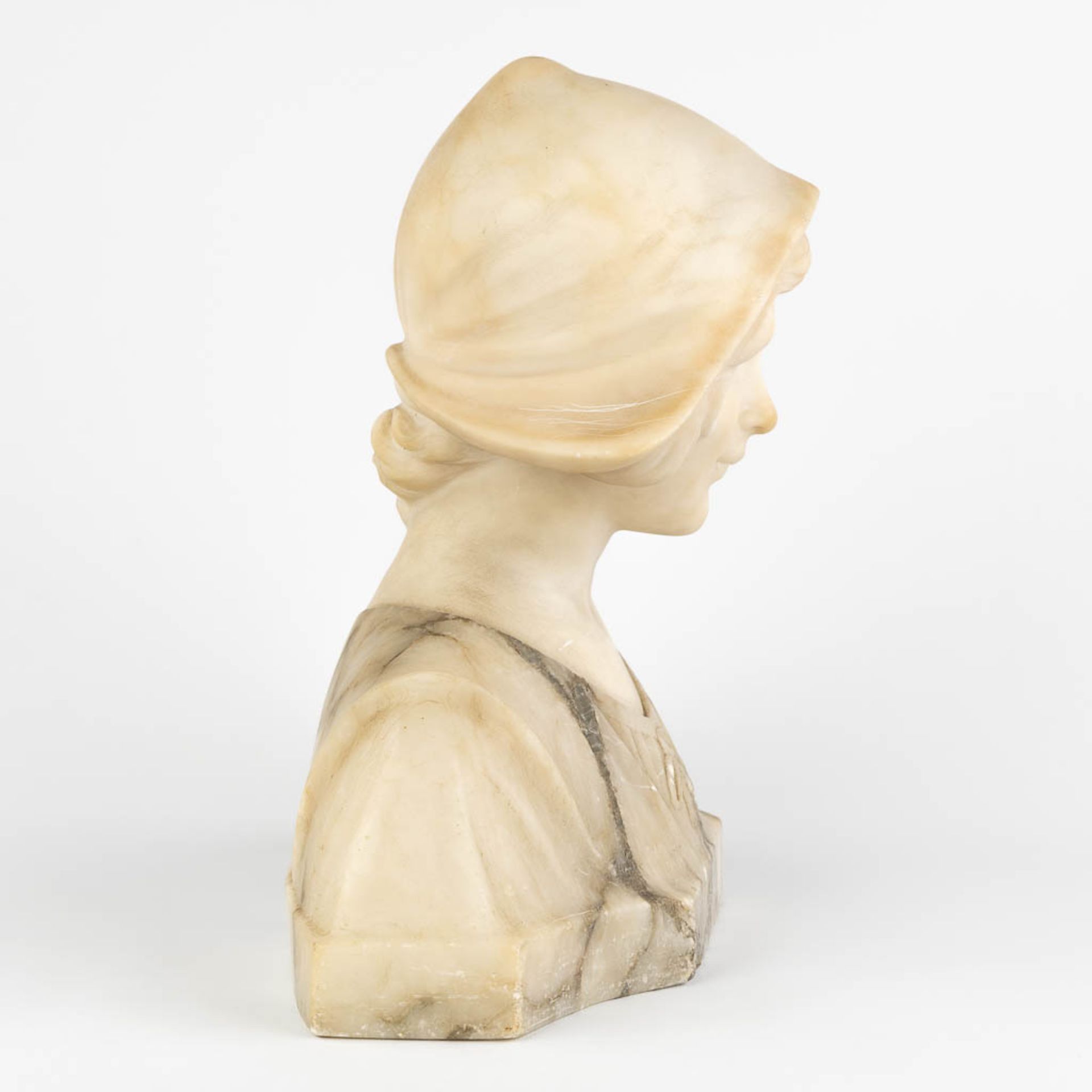 Guglielmo PUGI (c.1850-1915) 'Buste of a lady' sculptured alabaster. (L:18 x W:32 x H:32 cm) - Bild 6 aus 11