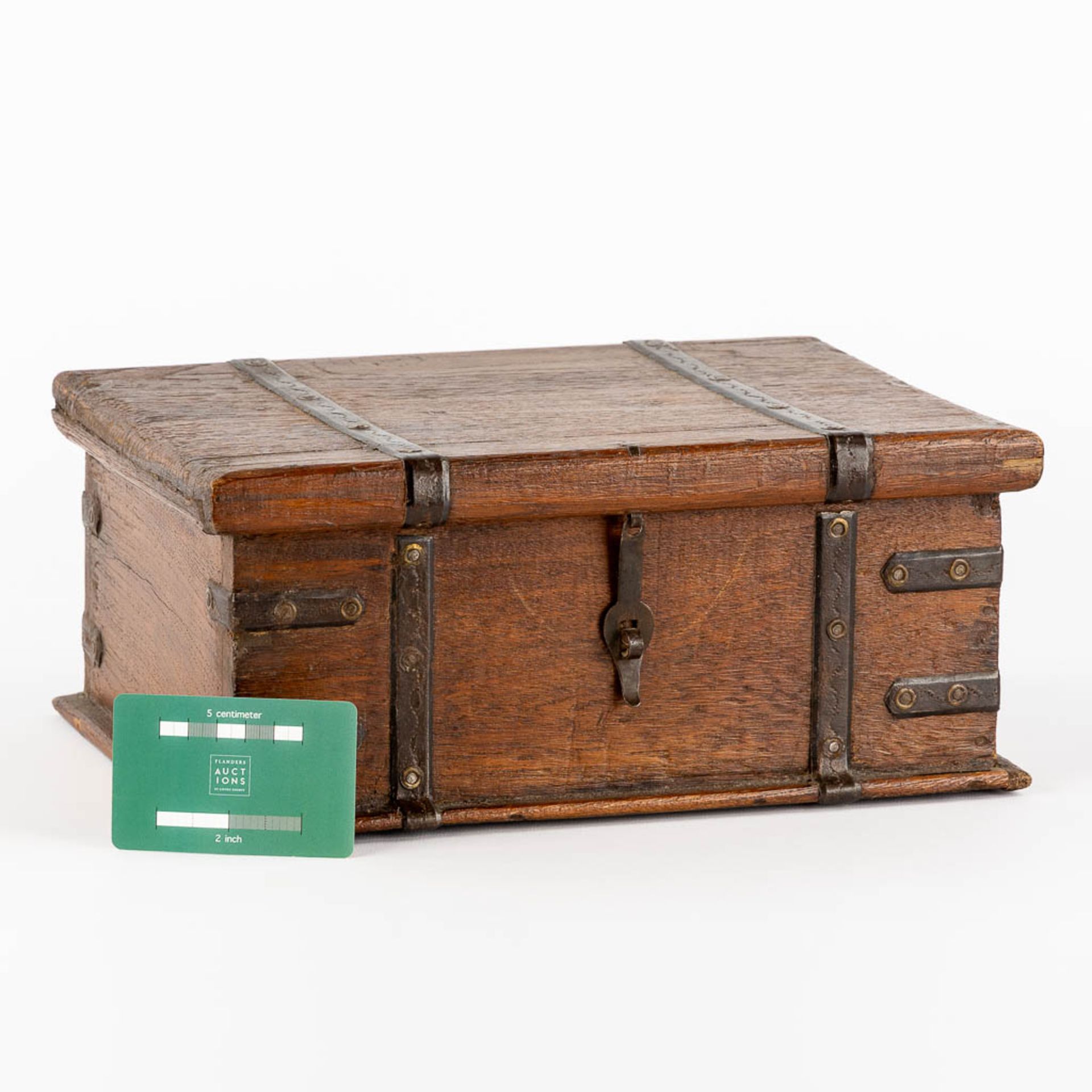 An antique money box or storage chest, oak and wrought iron, 19th C. (L:23 x W:31 x H:13 cm) - Image 2 of 13