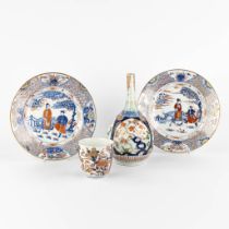Two plates, a vase and a teacup, Japan, Imari. 18th and 19th C. (H:22 x D:11,5 cm)