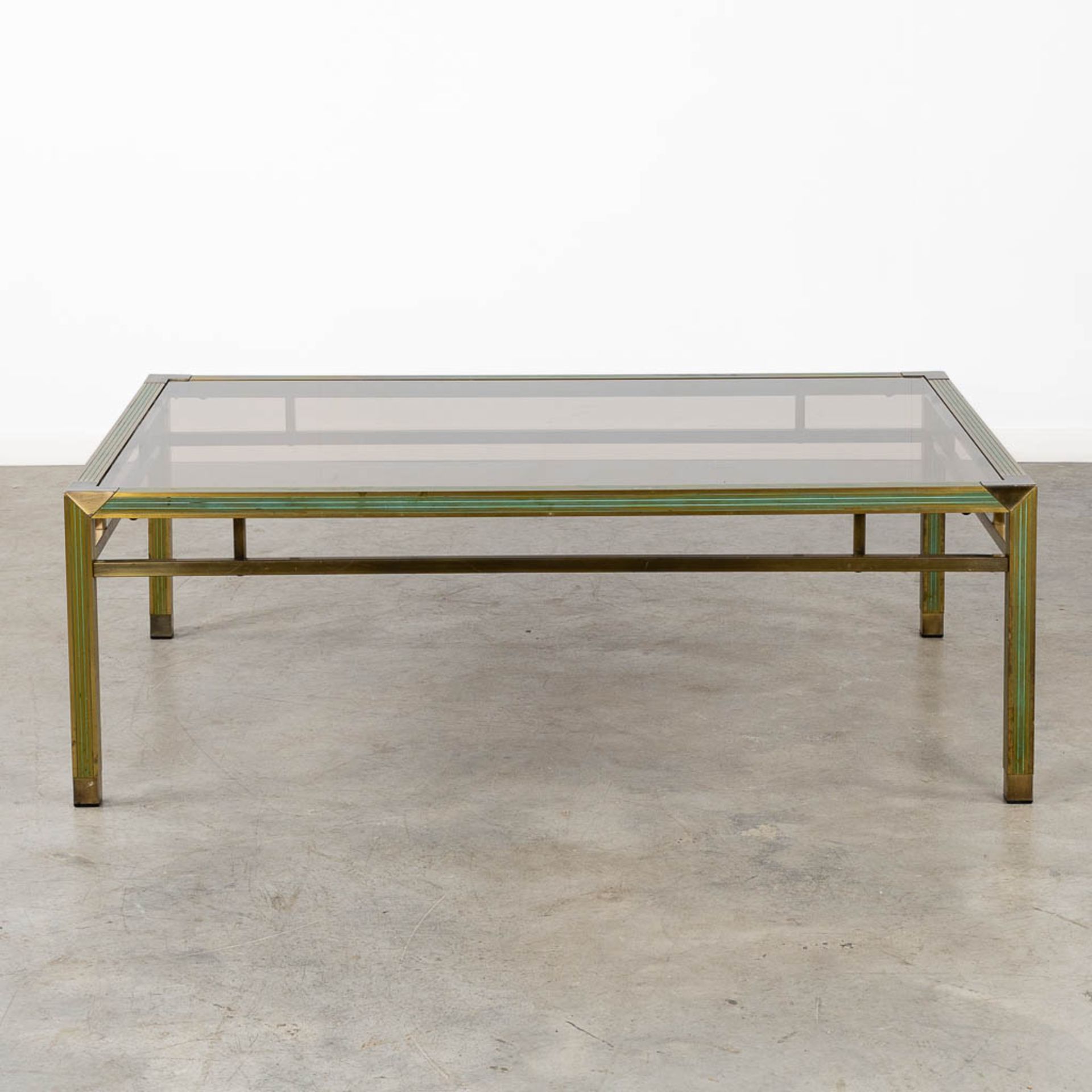 A mid-century coffee table, brass and glass in the style of Belgo Chrome. (L:88 x W:128 x H:43 cm) - Bild 3 aus 9