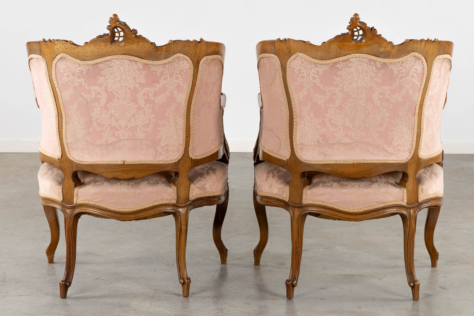 An 8-piece salon suite, sculptured wood in Louis XV style. Circa 1900. (L:67 x W:135 x H:103 cm) - Image 20 of 33