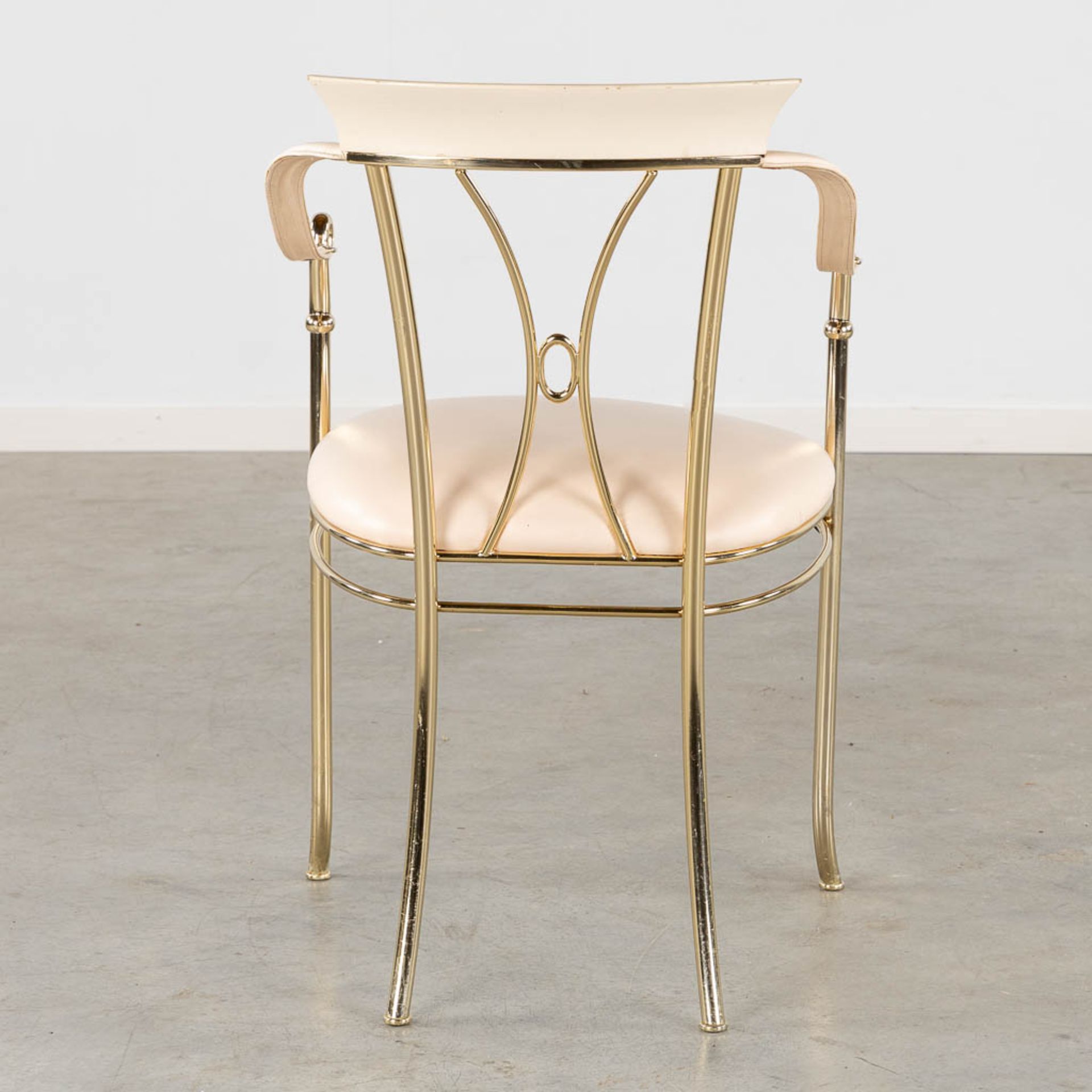 Manuel VIDAL GRAU (XX) 'Oval table and 6 chairs' resin, gilt metal and leather. (L:115 x W:200 x H:7 - Bild 12 aus 21