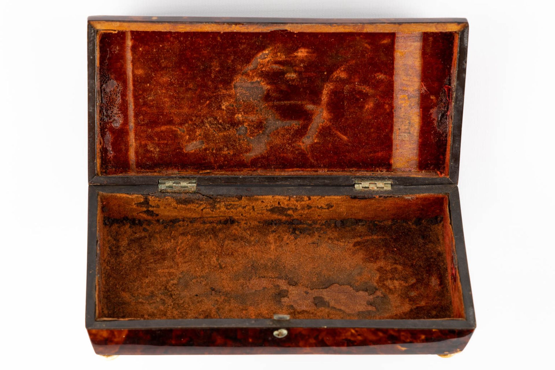 An antique trinklet box, tortoiseshell veneer. 19th C. (L:8 x W:18 x H:5 cm) - Image 9 of 10