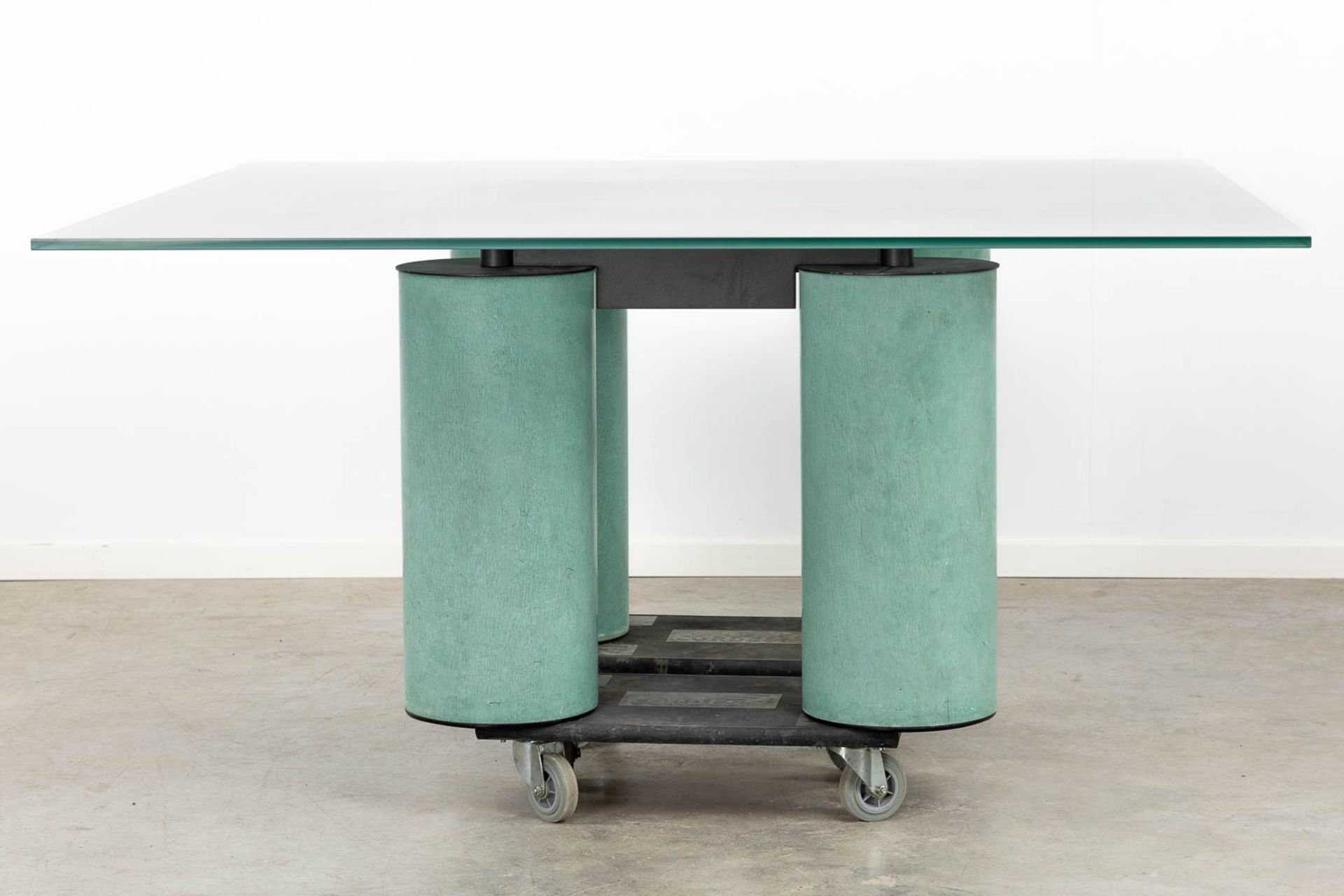 Lella & Massimo VIGNELLI (XX-XXI) 'Dining room table' Glass and metal. (L:160 x W:160 x H:72 cm) - Bild 7 aus 12