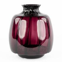 Andries D. COPIER (1901-1991) 'Purple vase' for Leerdam. (H:30 x D:24 cm)