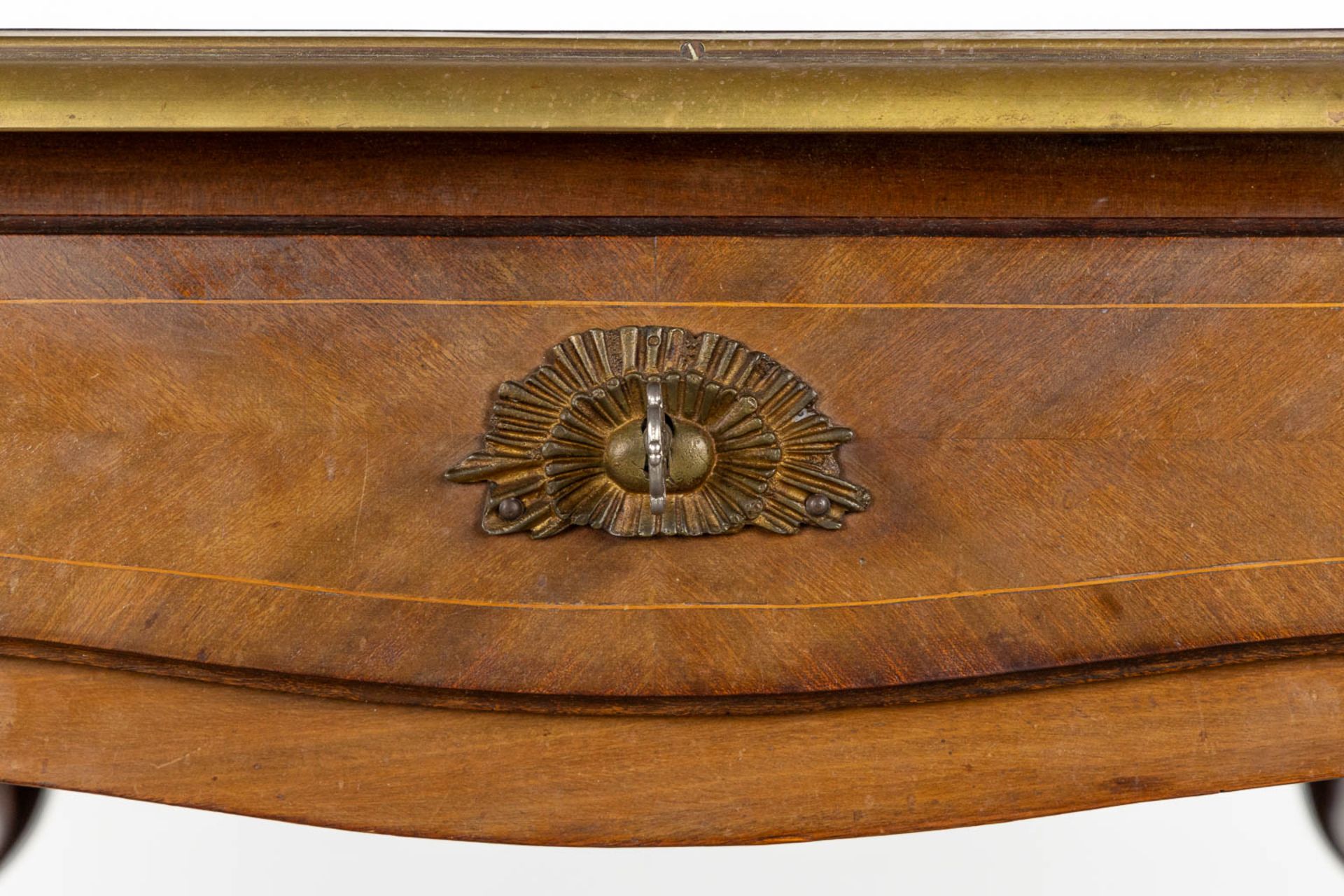 A richly decorated desk, wood mounted with bronze and standing on claw feet. Circa 1920. (L:100 x W: - Bild 11 aus 14