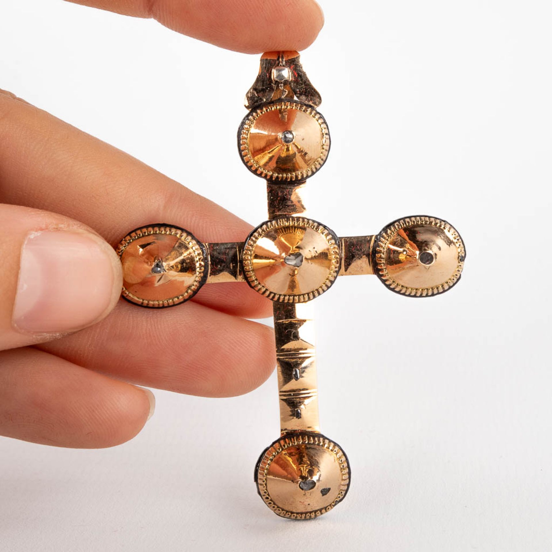 An antique Capucine cross pendant, 18ct yellow gold with old cut diamonds, 19th C. 12,06g. (L:1,1 x - Image 9 of 10