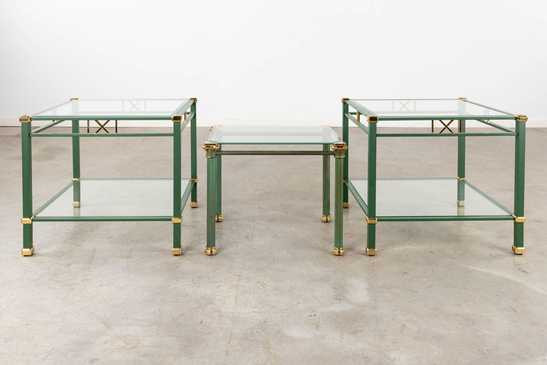 4 matching coffee and side tables, lacquered metal and glass, circa 1980. (L:58 x W:118 x H:46 cm) - Bild 10 aus 13