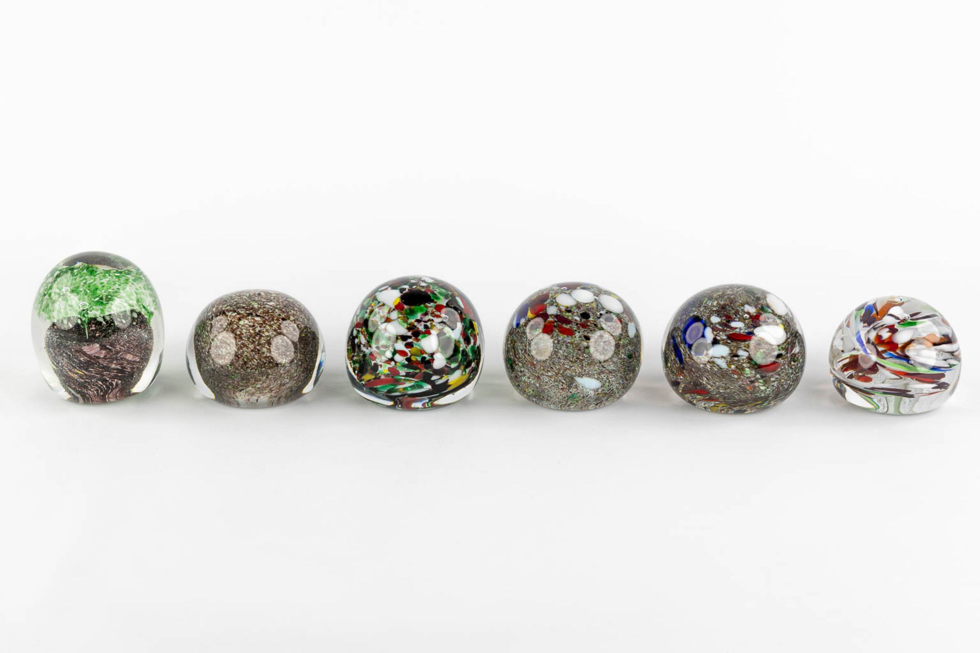 15 paperweights or Presse Papiers, probably made in Murano Italy. (H:8 x D:8 cm) - Bild 8 aus 15