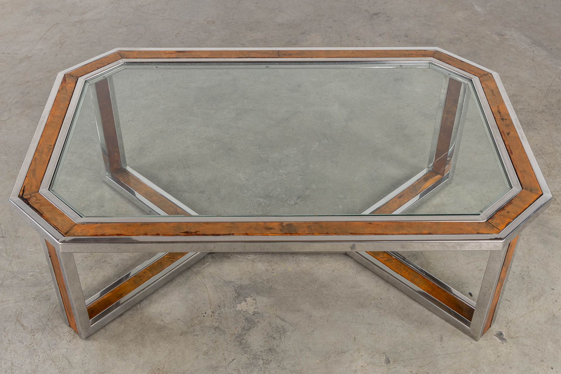 A coffee table, chrome with a faux wood inlay and a glass top. (L:80 x W:120 x H:40 cm) - Image 7 of 10