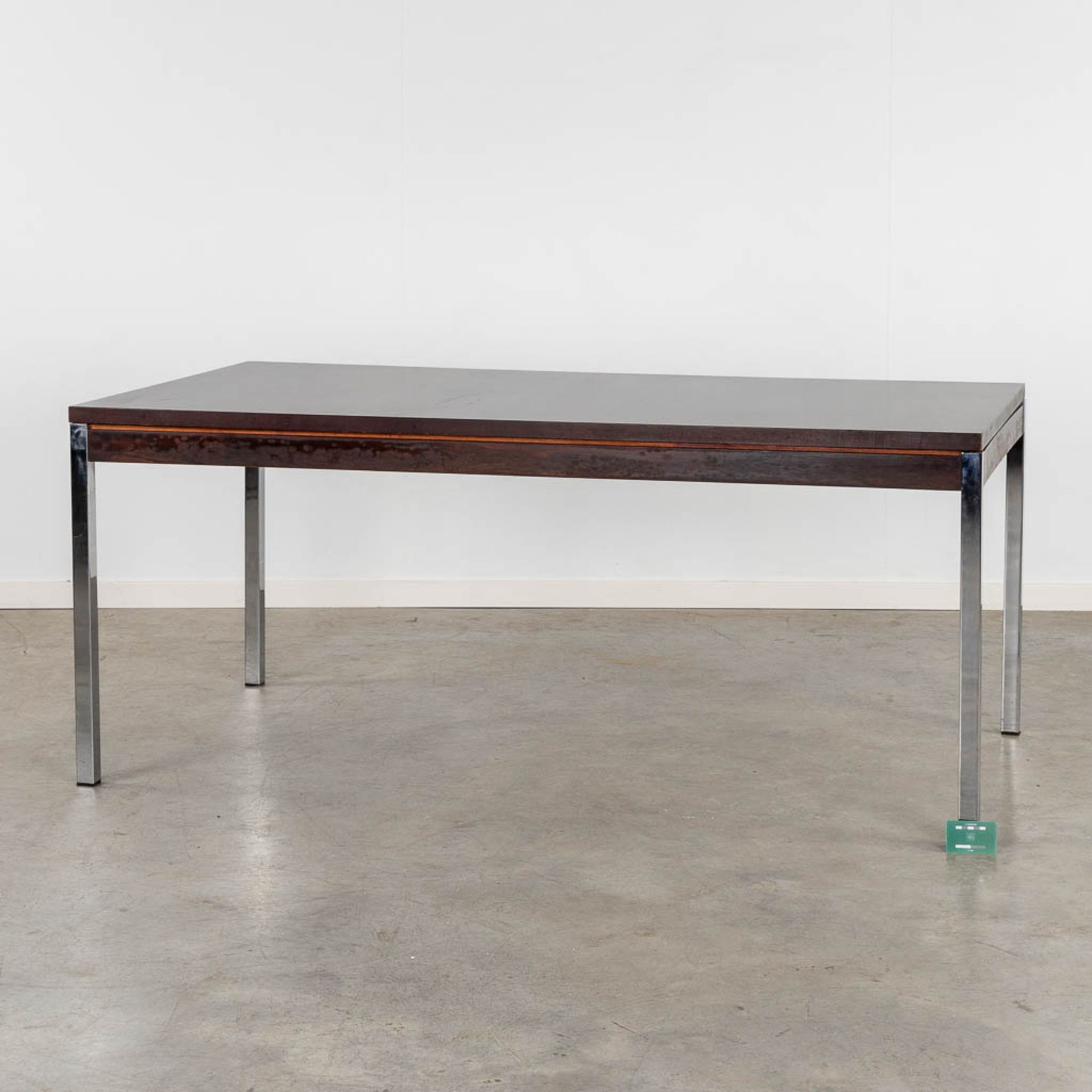 V-Form, A mid-century table. (L:90 x W:168 x H:73 cm) - Bild 2 aus 11