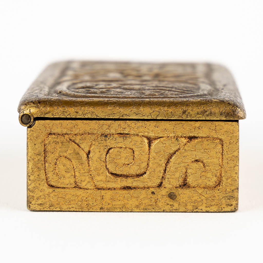 Tiffany Studio's, a zodiac stamp box. Bronze. (L:5 x W:9,5 x H:3 cm) - Image 4 of 11