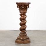 An antique oak-sculptured pedestal with a 'Corinthian' capitel. (L:43 x W:43 x H:120 cm)