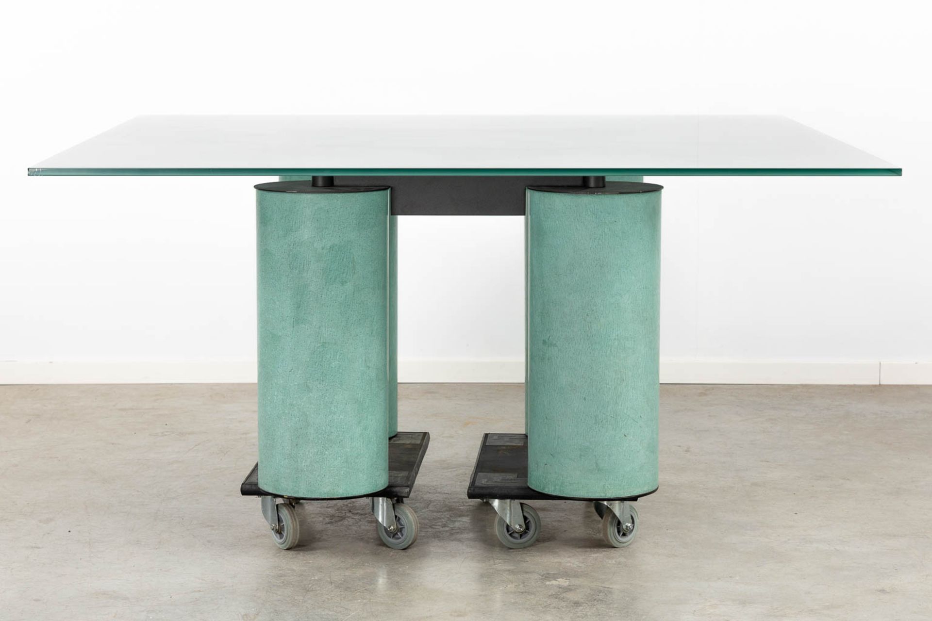 Lella & Massimo VIGNELLI (XX-XXI) 'Dining room table' Glass and metal. (L:160 x W:160 x H:72 cm) - Bild 6 aus 12