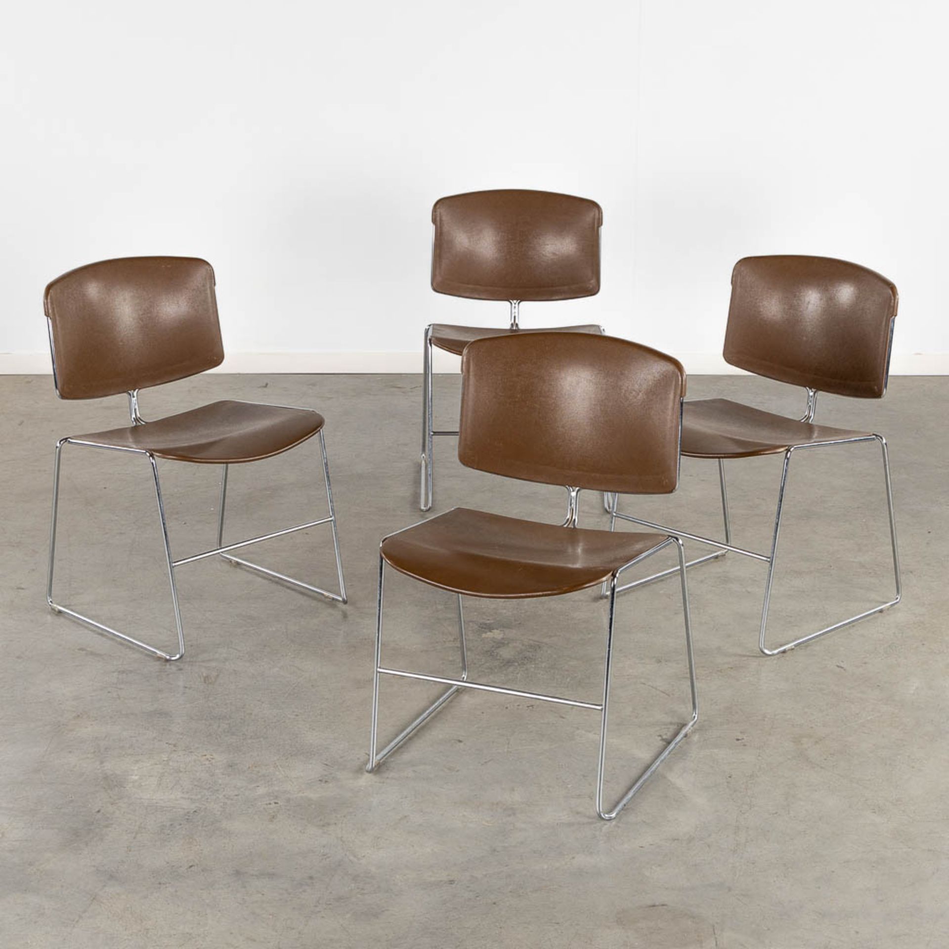 A set of 4 mid-century chairs 'Steelcase Max Stacker' chairs. (L:52 x W:50 x H:78 cm)
