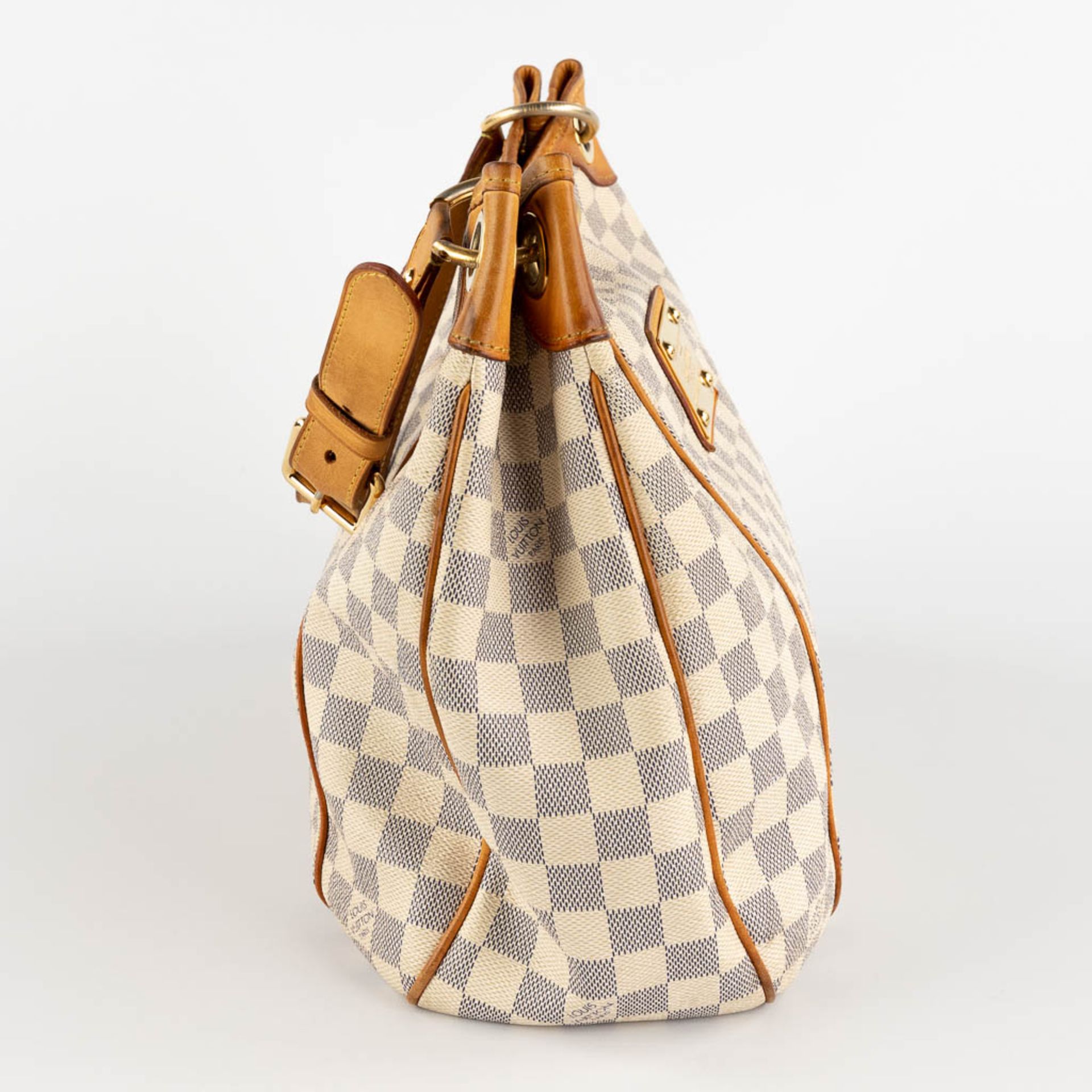 Louis Vuitton, Galleria, a handbag made of Damier Azur. (W:39 x H:30 cm) - Image 7 of 18