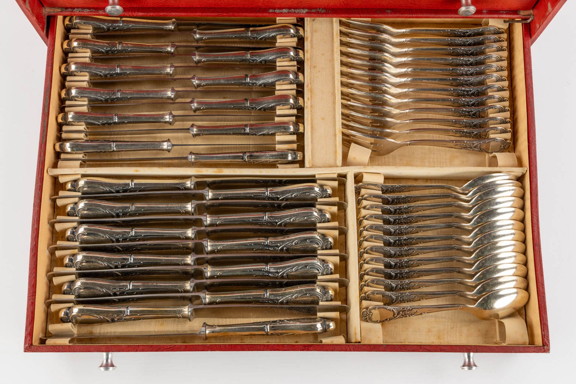 A 136-piece silver-plated cultlery in a chest with drawers. Alpaca, Silber 100. (L:34 x W:44 x H:26 - Bild 6 aus 14